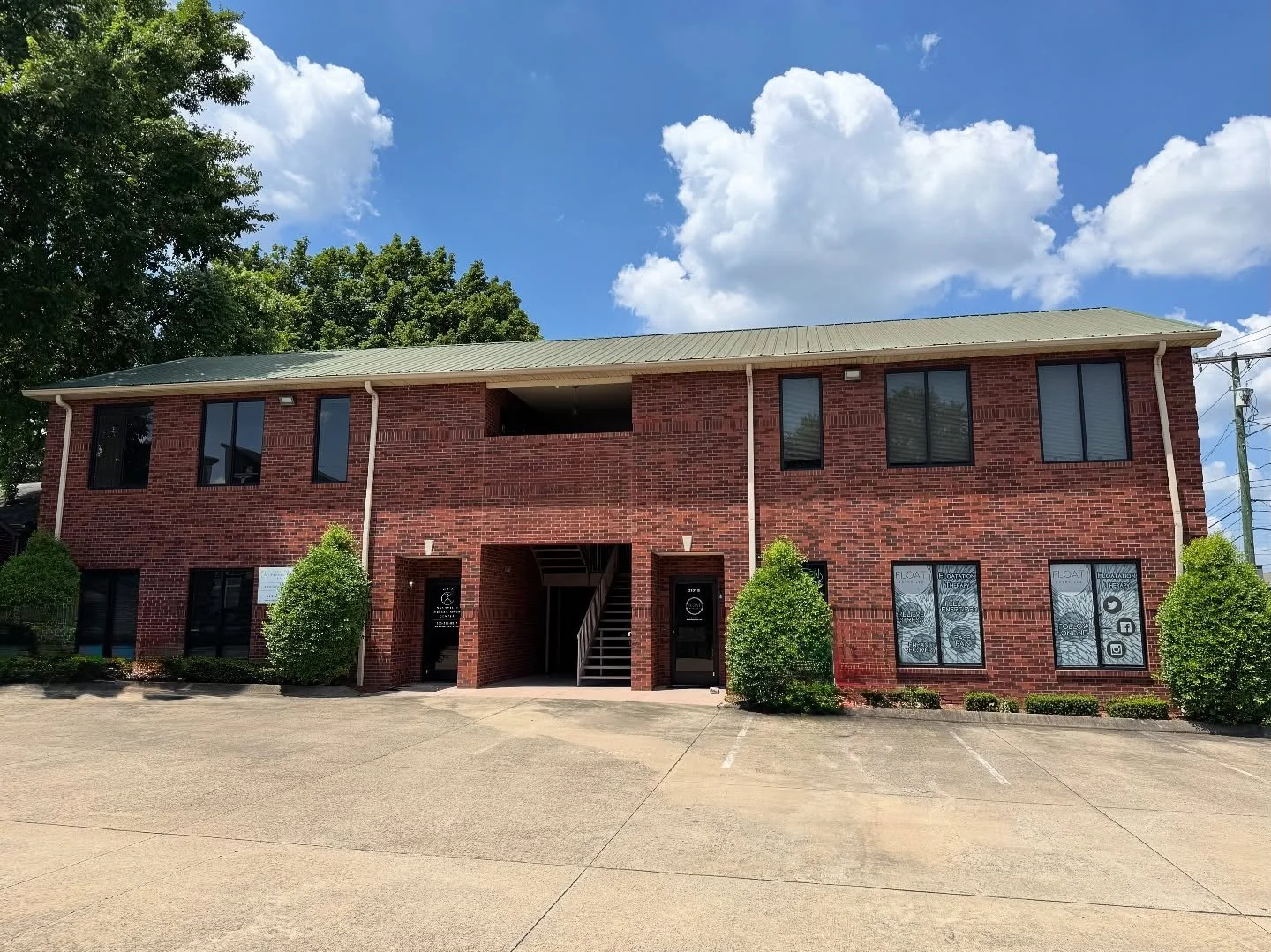 We&rsquo;ve got 1,100 SF FOR LEASE in Berry Hill! This is a great location for a multitude of office and med spa uses. The property sits nestled between Interstates 65 and 440, with excellent VPD counts. Give us a call, while it&rsquo;s still availab