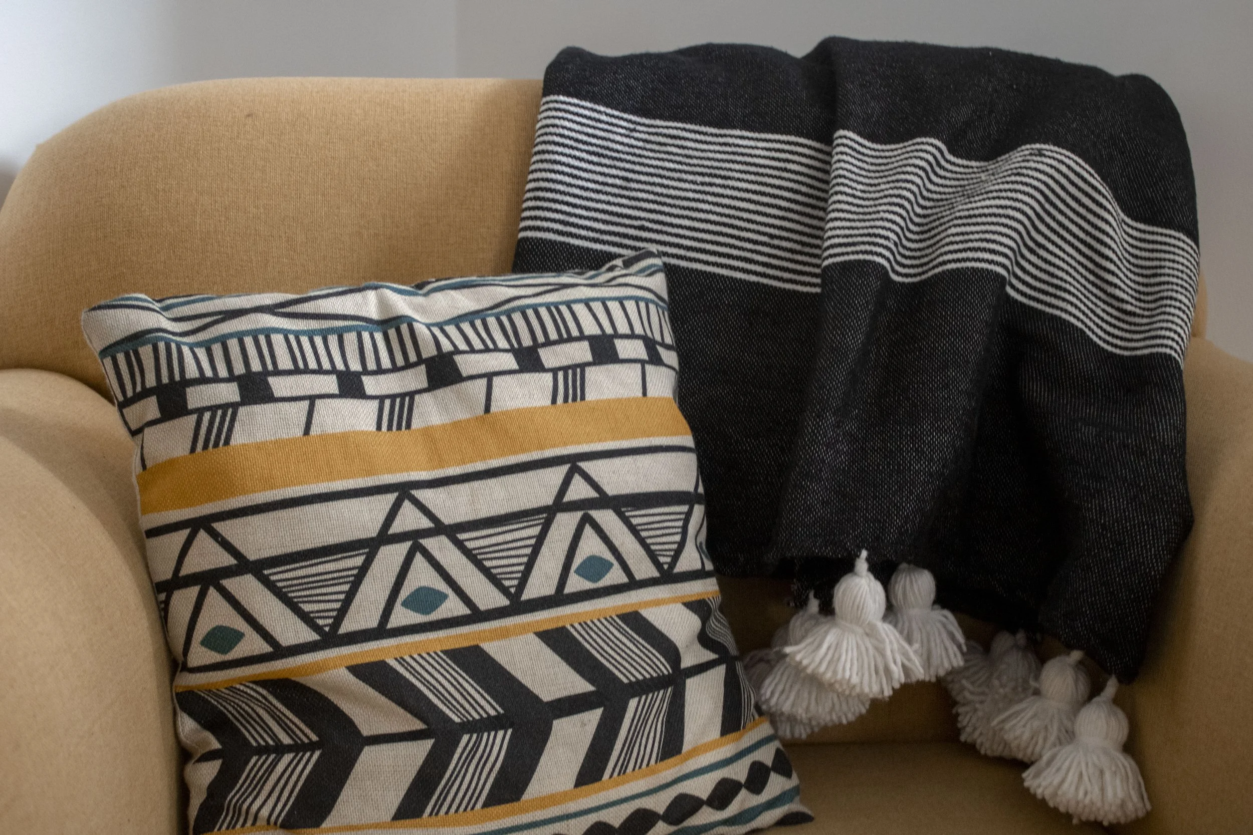 Moroccan.Wool.Blanket.Handmade.Striped.PomPom.Black.Model.JPG