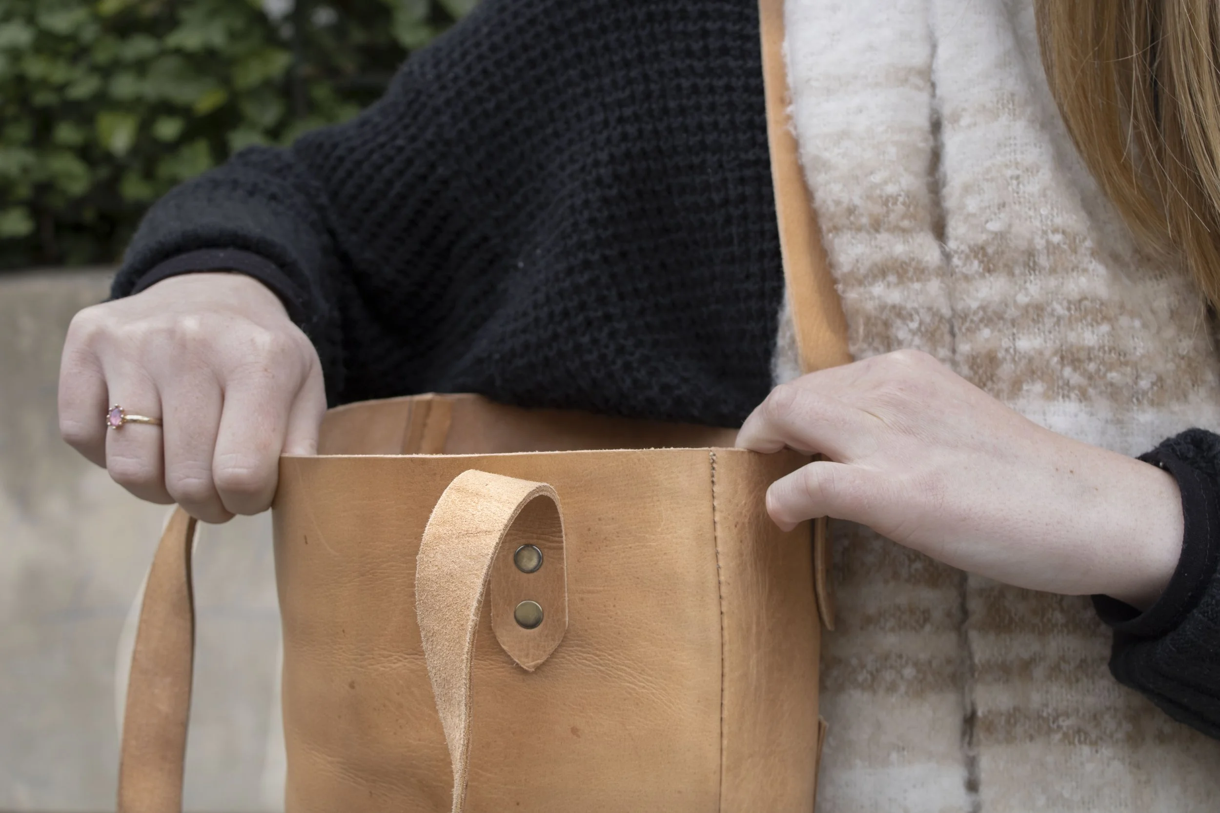 Moroccan.Leather.HAndmade.Purse.Light. Model.3.JPG