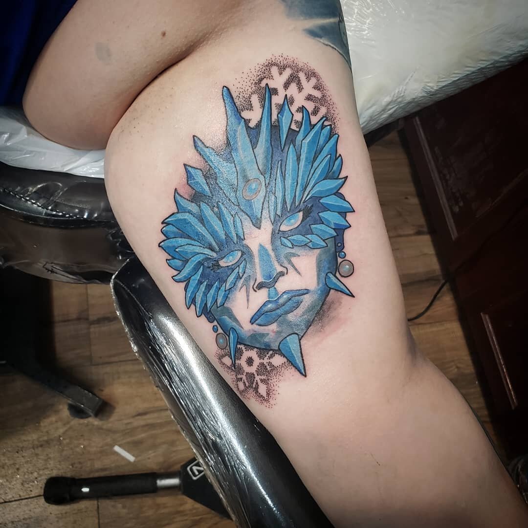 Ice witch stare. 
Thanks again, Maggie.
#tattoo #tattoos #traditionaltattoo #blacktattoo #blackandgreytattoo #colortattoo #customtattoo #boldtattoo #tattooart #tattooartist #tattoodesign #tattooflash #cooltattoos #tattooinsta #tattoopics #newtattoo #