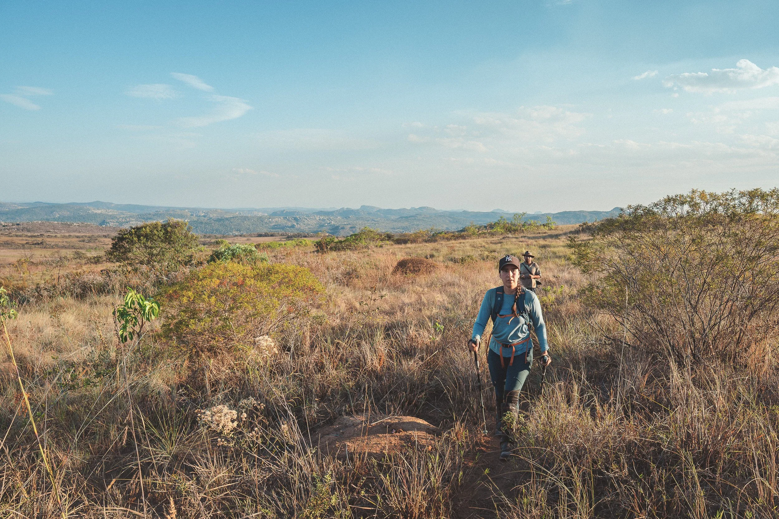Elisa and Deivid trekking through the grasslands of Campos João Alves toward Folheta, Sempre Vivas National Park