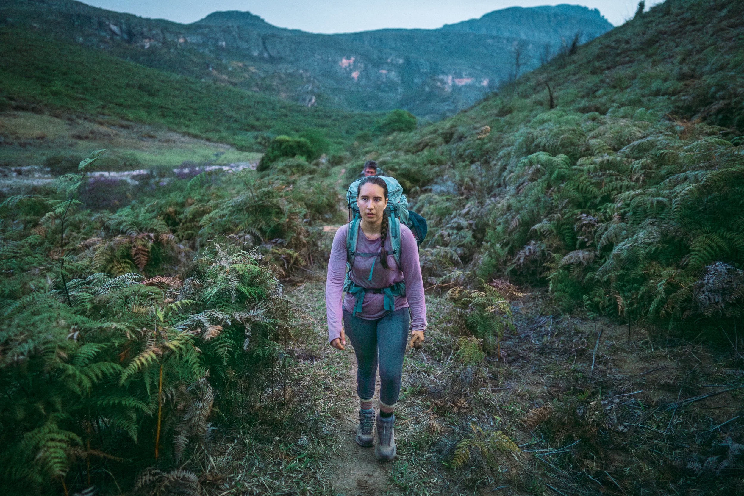 Elisa on the trail to Santo's house in Bica d'Agua, Serra do Espinhaço