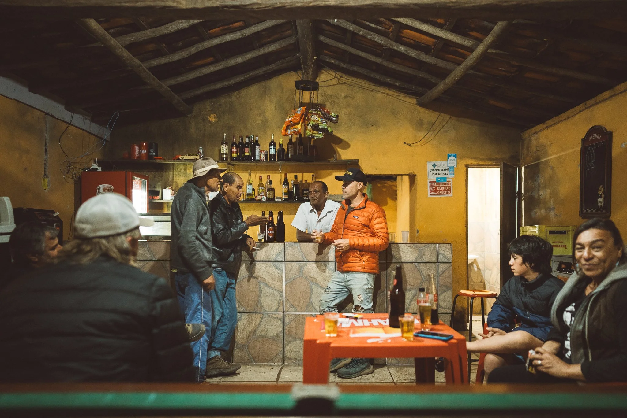 Eddie chatting with locals at a buteco in Galheiros, Serra do Espinhaço