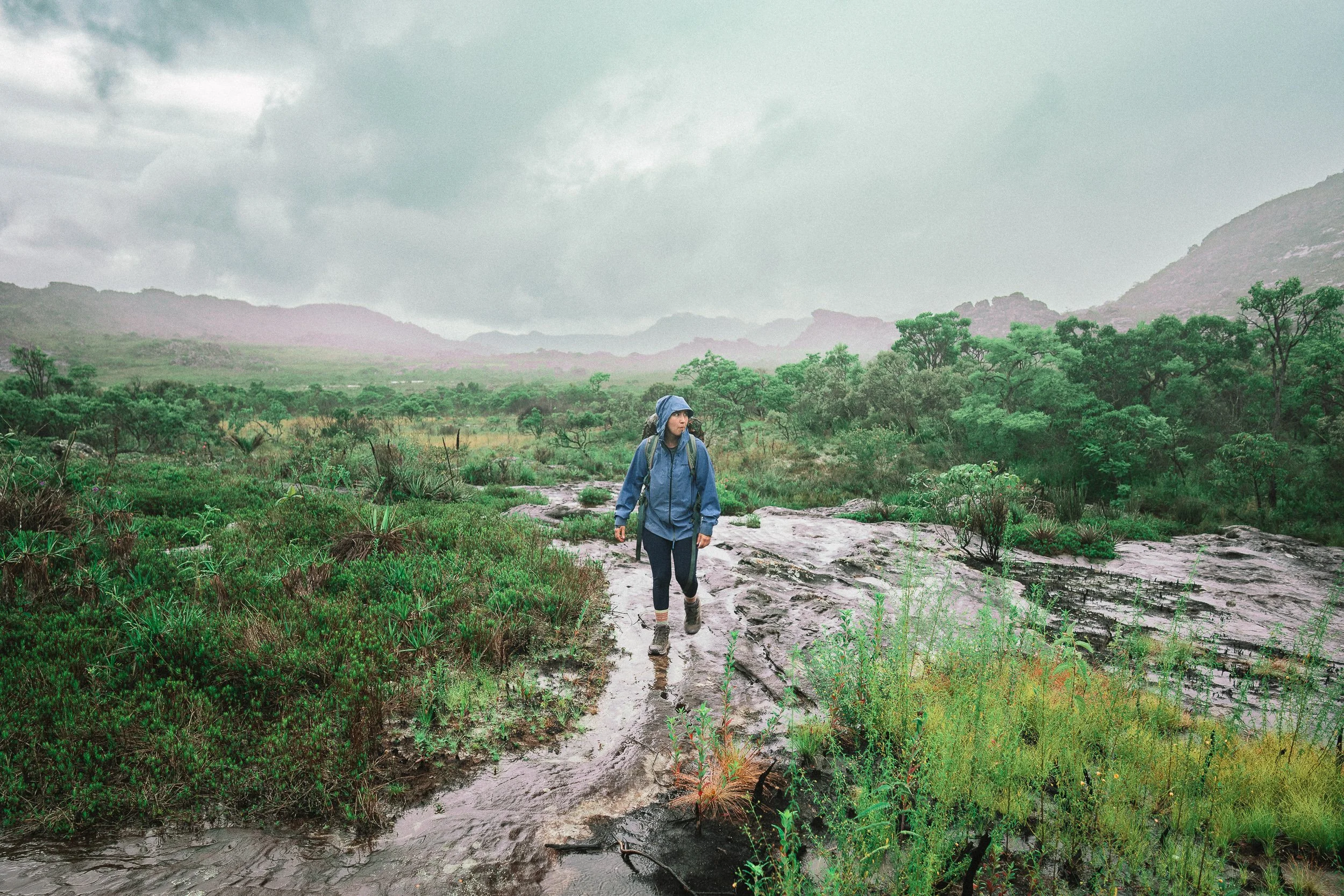Elisa trekking near São Gonçalo do Rio das Pedras, Serra do Espinhaço