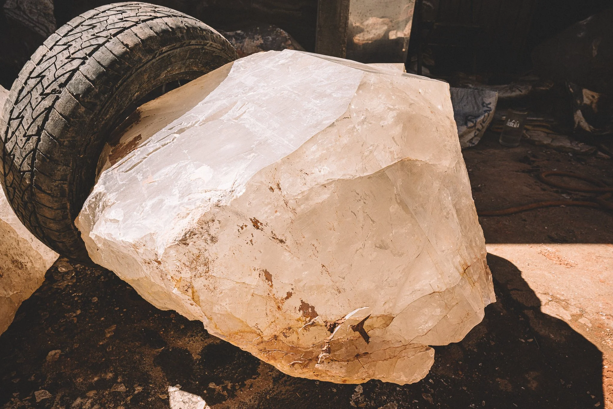 A raw quartzite crystal in Mendanha, Diamantina