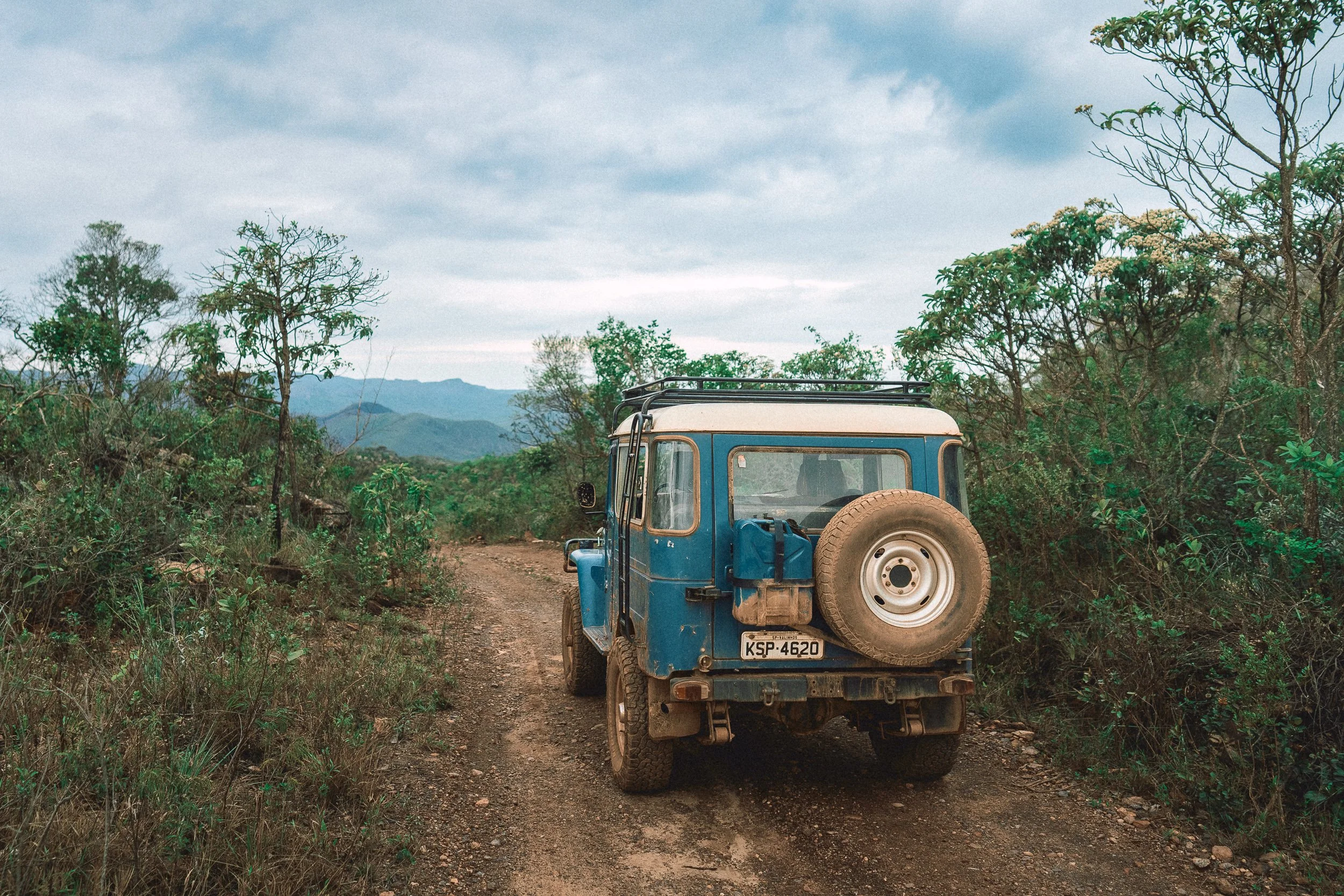 Gaúcha driving on the dirt road to the quilombola community of Macacos, Serra do Espinhaço