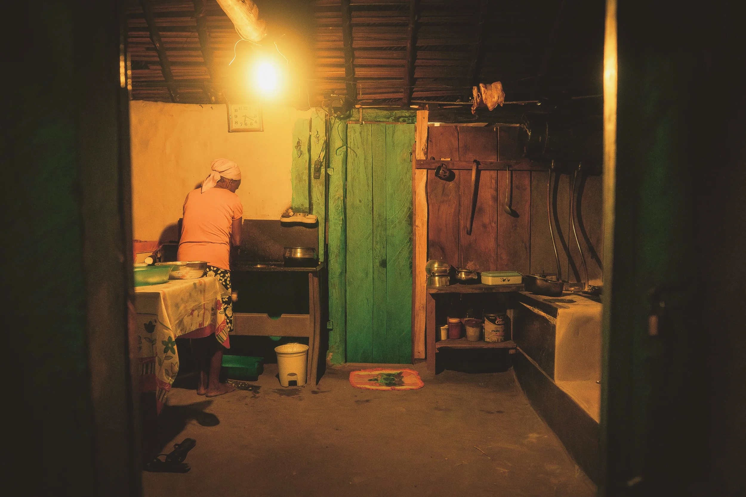 Dona Maria washing dishes at her home in Bica d'Agua, Serra do Espinhaço