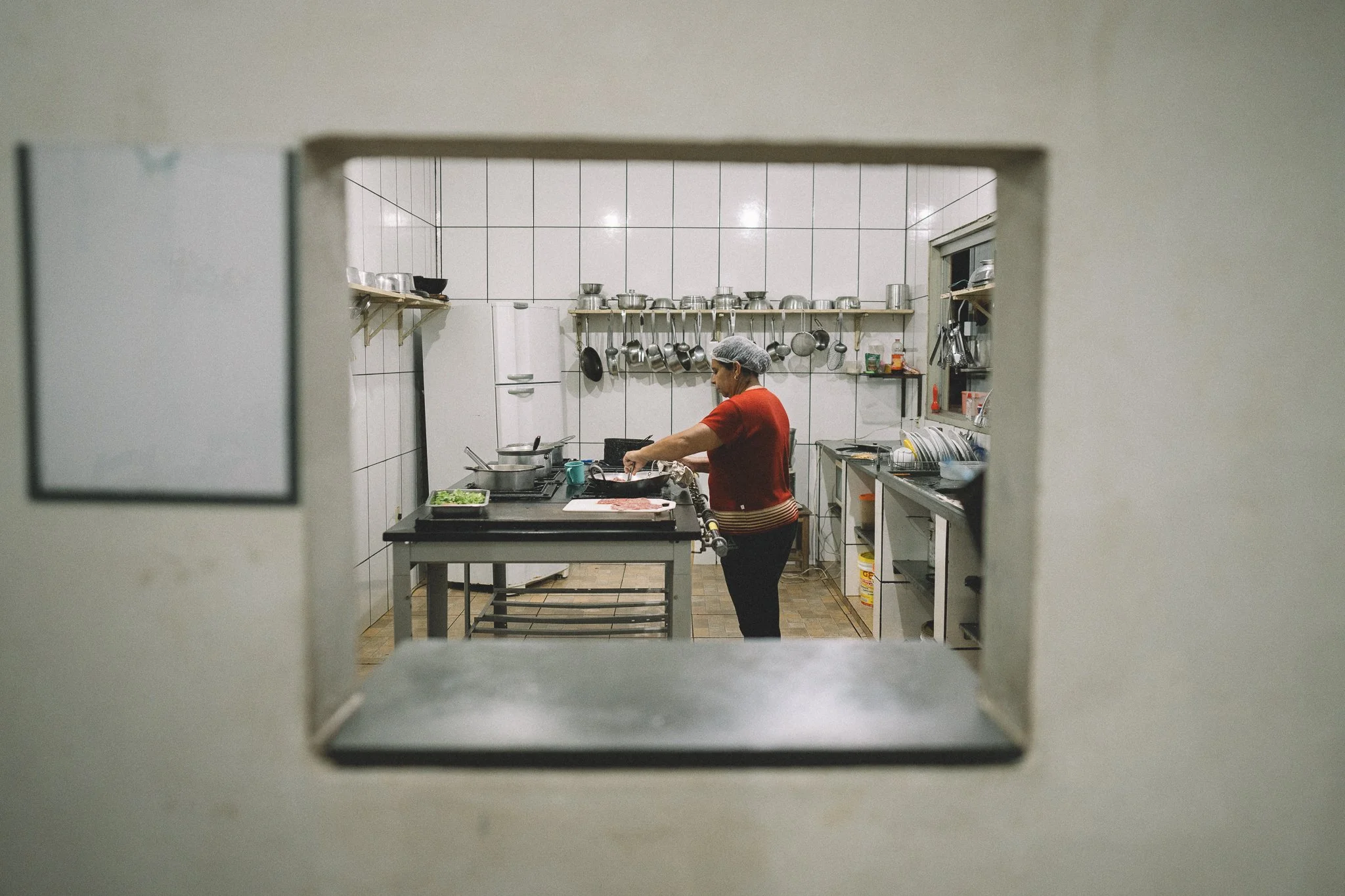 Sônia preparing dinner at her restaurant in Santo Antônio do Itambé, Serra do Espinhaço