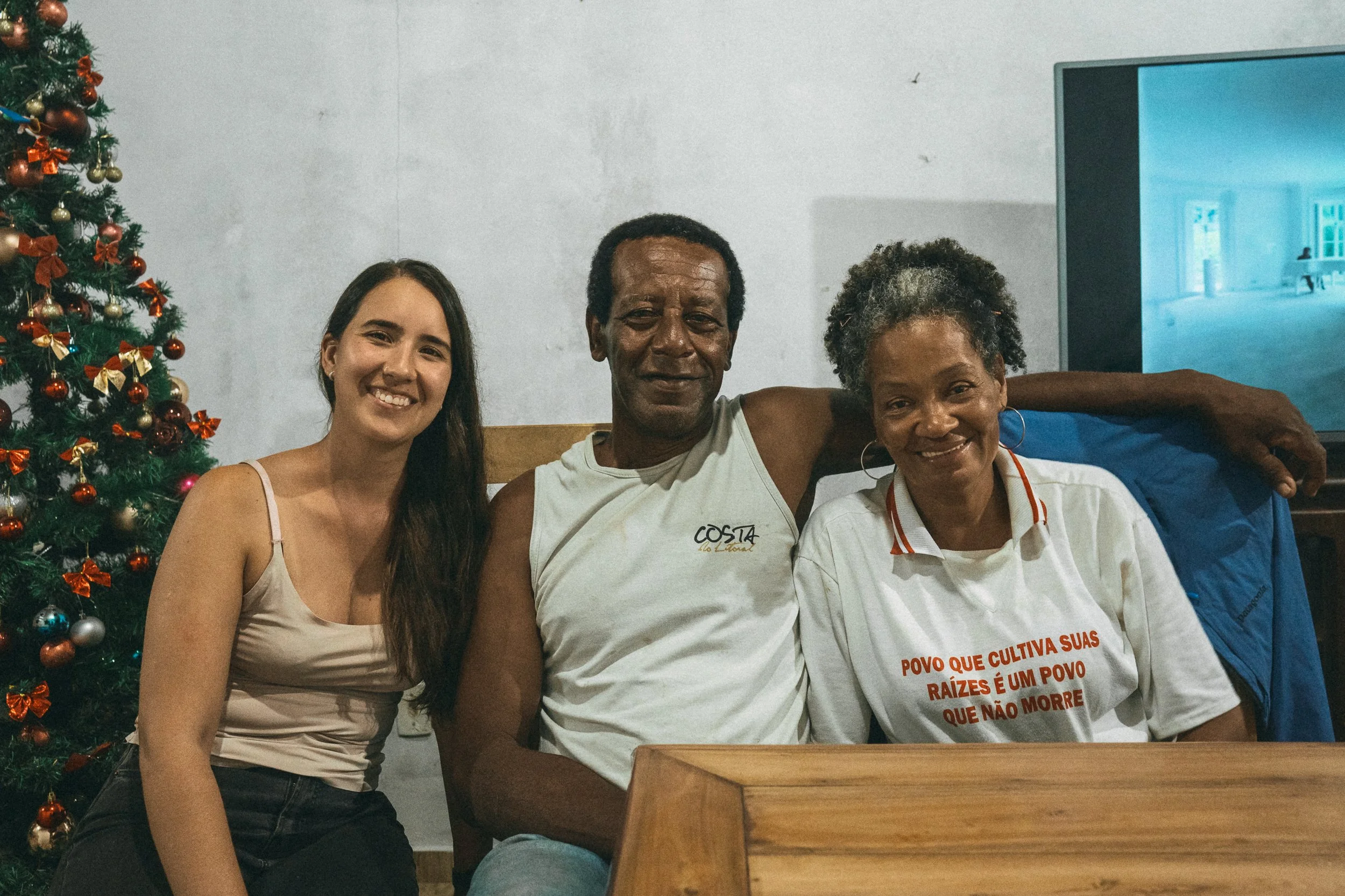 Elisa with Barbosa and Lúcia at their home in Inhaí, MG