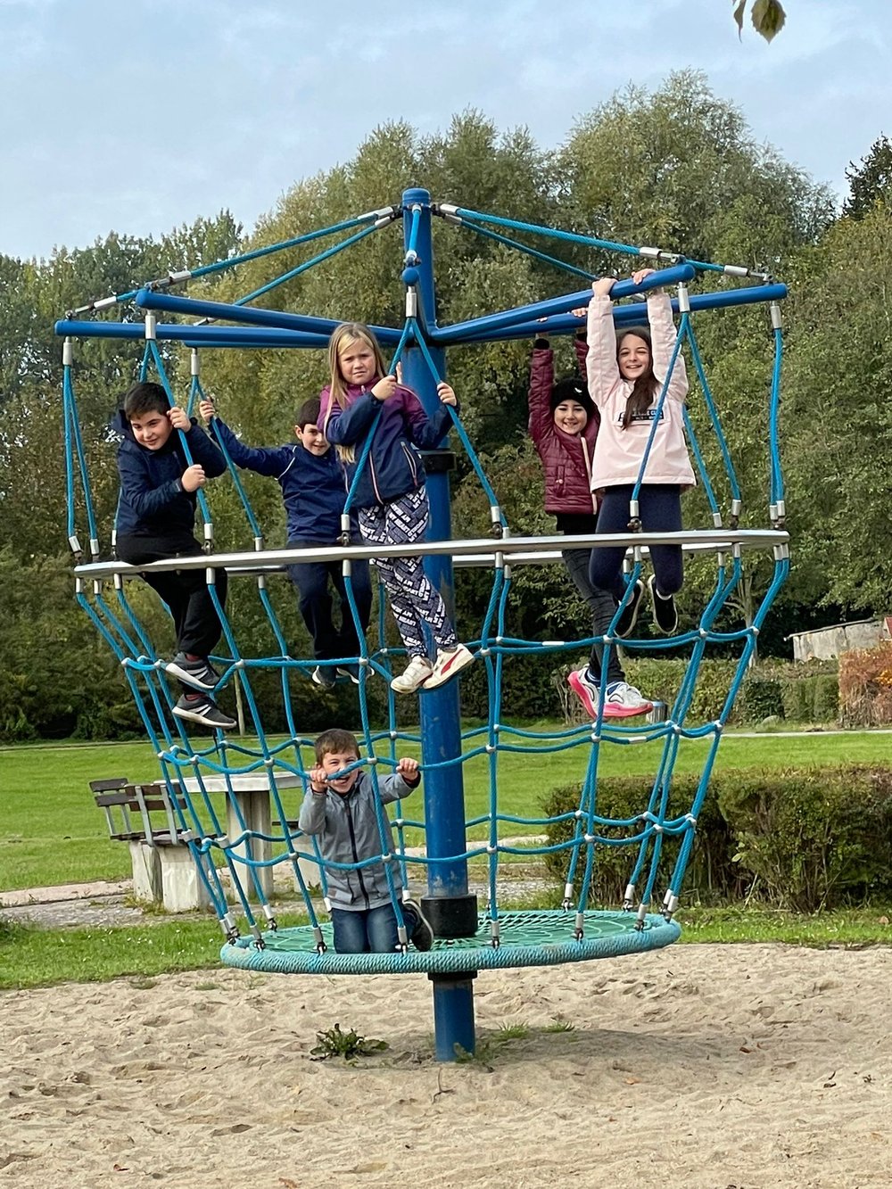 Herbstferien_2022_Auf dem Spielplatz.jpg