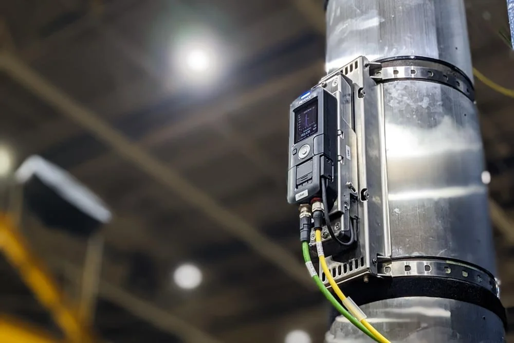 Non-invasive compressed air metering