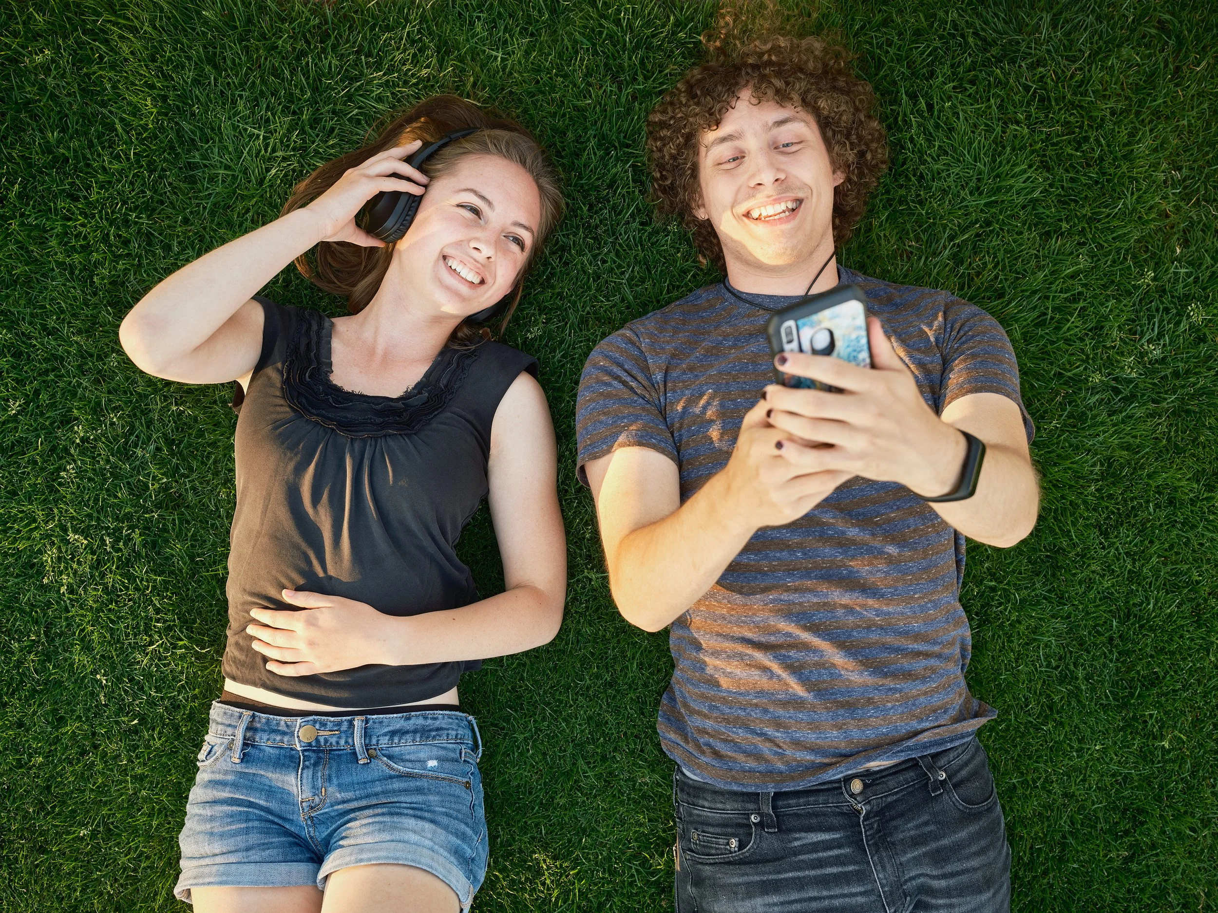 Leah Nash, NASHCO, Portland lifestyle photography, real people, commercial advertising, tech, cell phone and headphones, College Campus photographers, college lifestyle photographer, college tech lifestyle photography