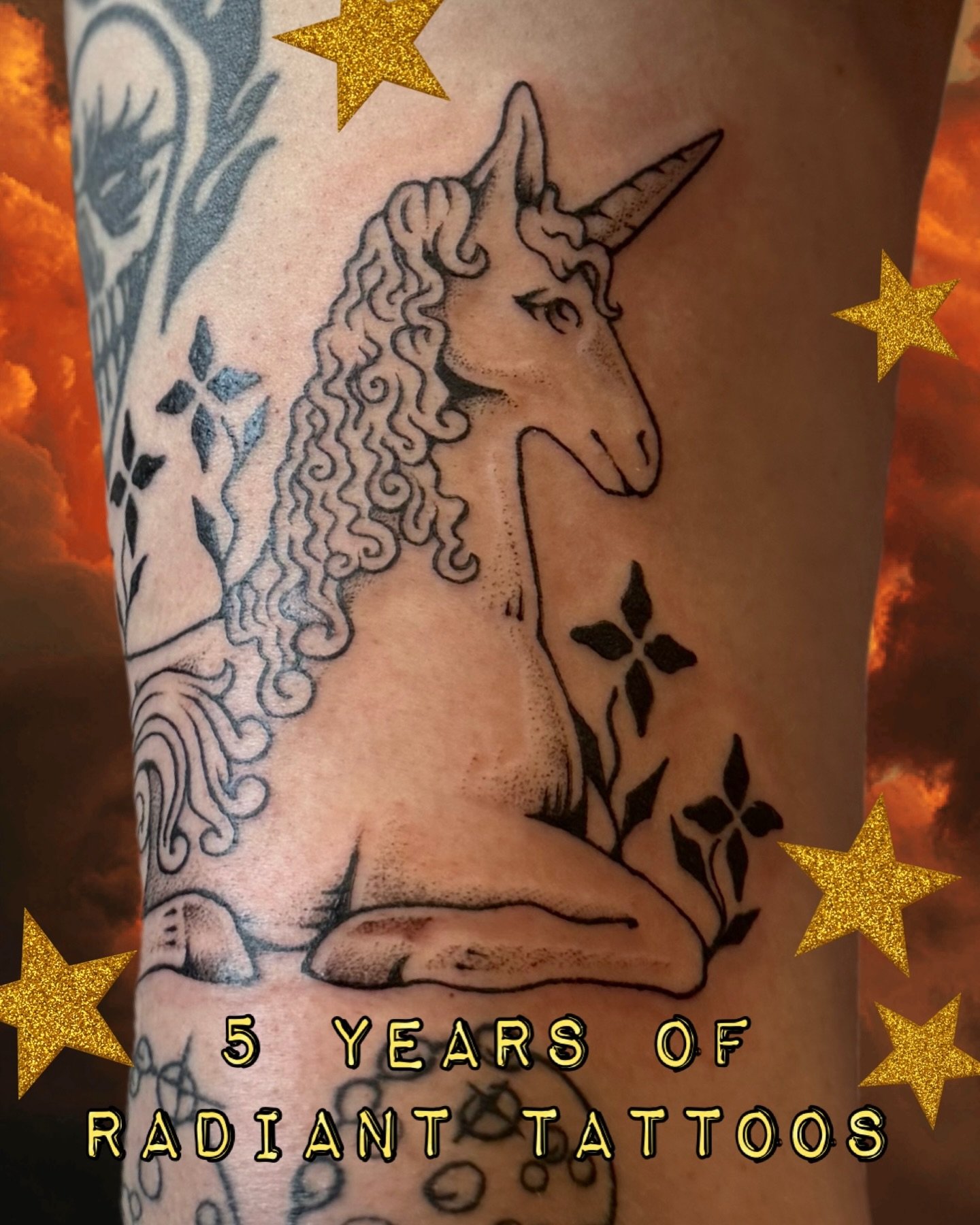 🌀 5 YEARS OF RADIANT TATTOOS 🌀
it's my fifth tattoo-versary! my first big milestone, it feels like. it has been five years since the first machine tattoo i did on myself in my apprenticeship! time really flies. in the spirit of celebration, here's 