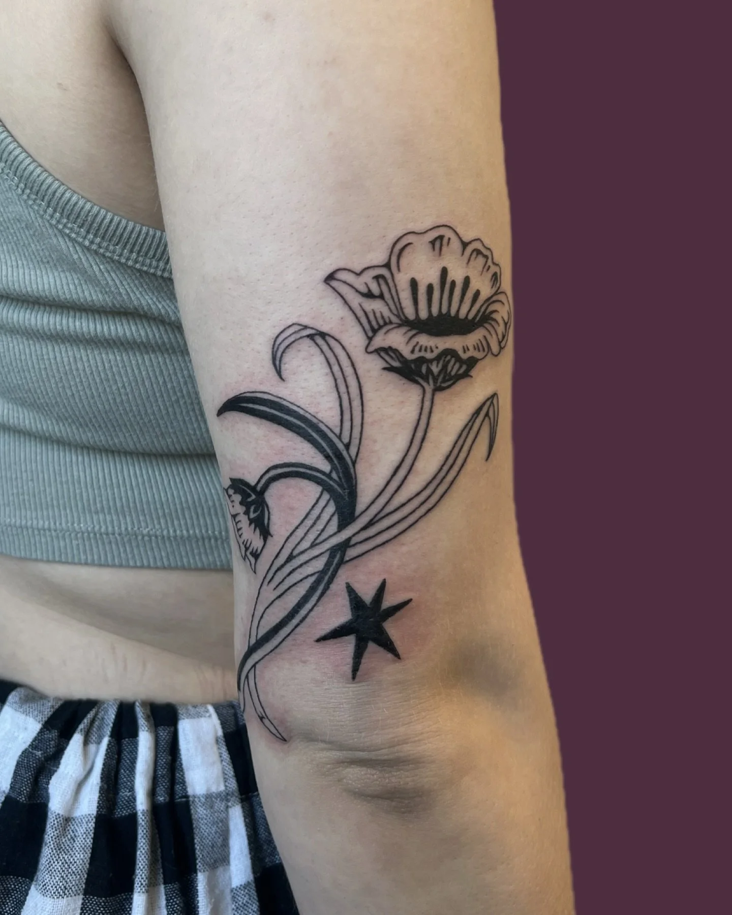 custom fleur for @samanthak.co 🌷 the first friend i made in design school :') thanks so much for trusting me with a tattoo all these years later, youre the best!
#minneapolistattoo #illustrativetattoo #whimsicaltattoo