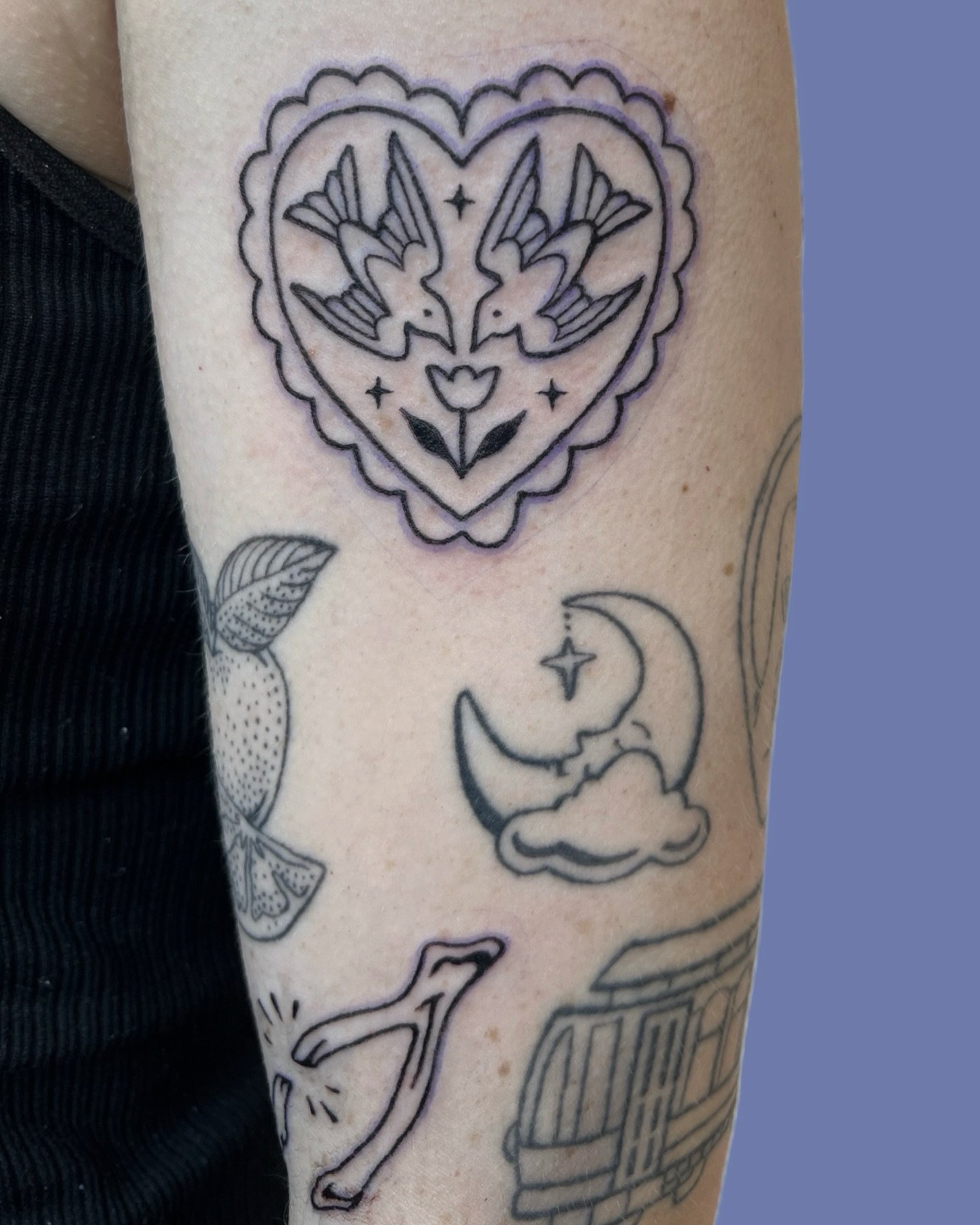some custom little linework cutie tattooties for sarah 🕊️🌷🥀🍒 these were super fun, love em all big or small, thank you thank you thank you

healed moon + citrus tattoos by meee