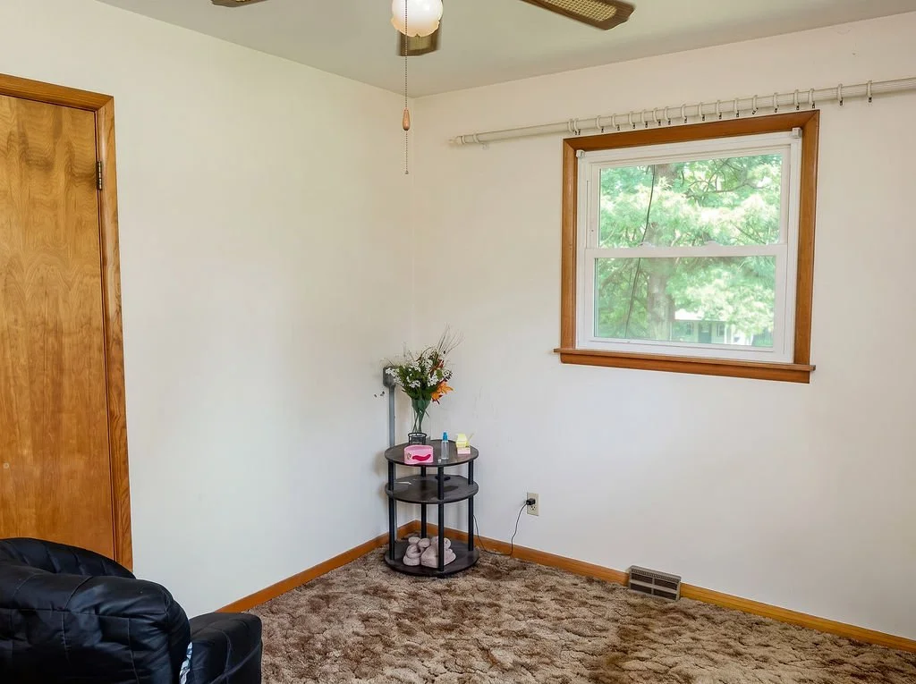 Firefly_GeminiFlash_Editittolooklikeprofessionalrealestatephotography.Keepfurnitureandroomdi99073.jpg