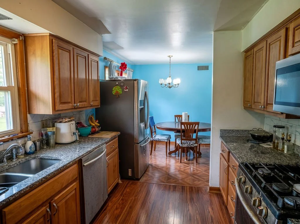 Firefly_GeminiFlash_Editittolooklikeprofessionalrealestatephotography.Keepfurnitureandroomdi84798.jpg