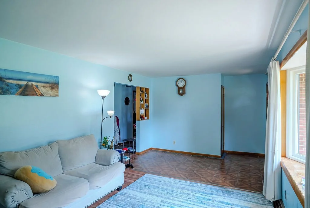 Firefly_GeminiFlash_Editittolooklikeprofessionalrealestatephotography.Keepfurnitureandroomdi826723.jpg