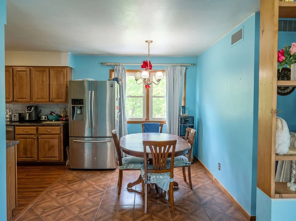 Firefly_GeminiFlash_Editittolooklikeprofessionalrealestatephotography.Keepfurnitureandroomdi710851.jpg