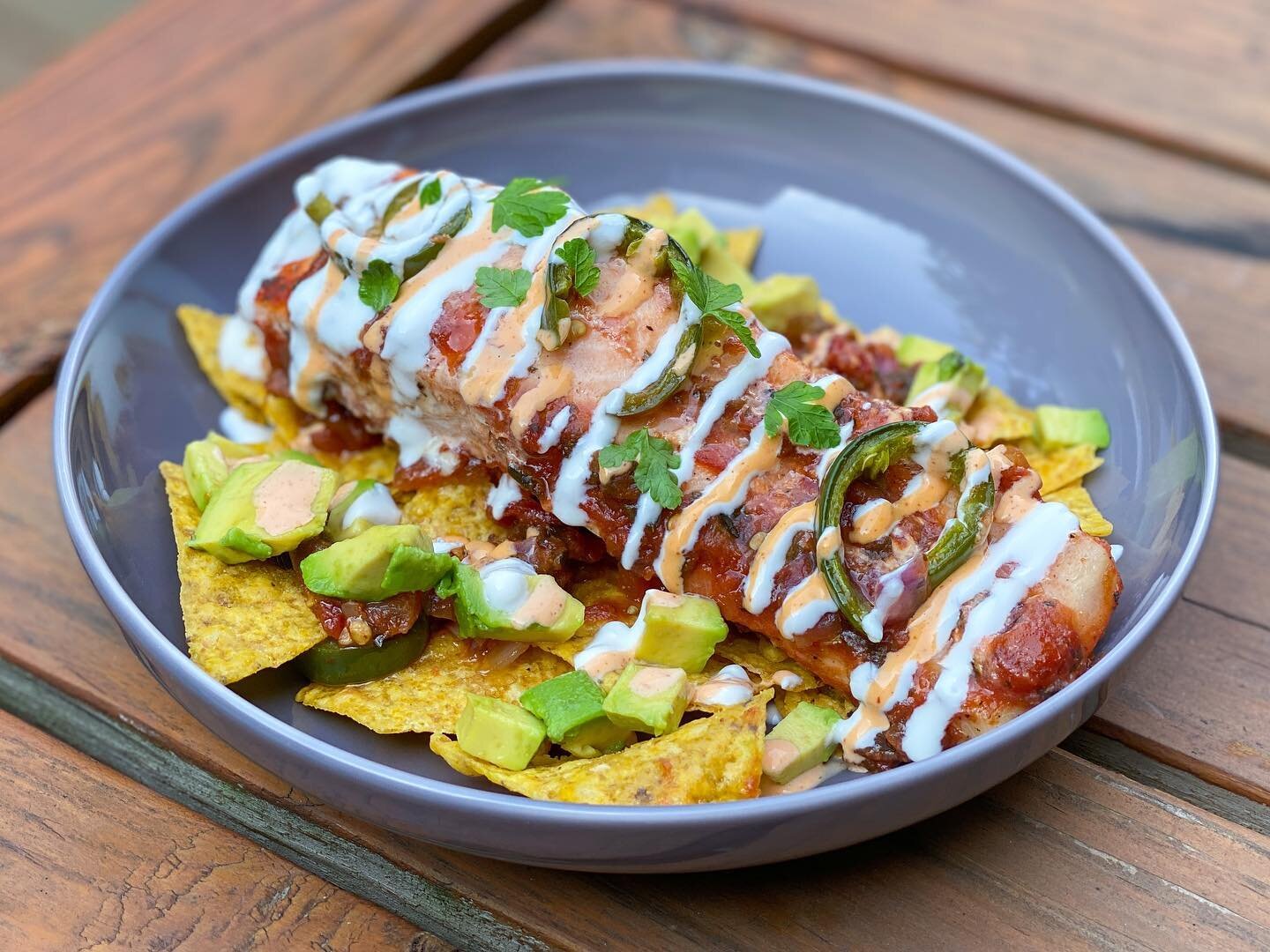 Roasted Salmon Nachos 😋 topped with my Vegan Cashew Crema and Chipotle Aoili. This dish is easy, delicious, and a shareable treat for any occasion this summer! RECIPE LINK IN THE BIO!