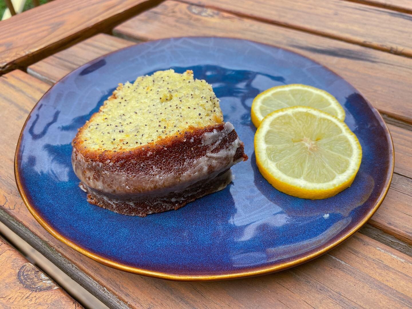 Lemon Poppy Pound Cake! 🍋🍰The perfect dessert for summer. Bursting with lemon flavor, this cake has an addictive texture due to an abundance of poppy seeds. RECIPE LINK IN THE BIO!