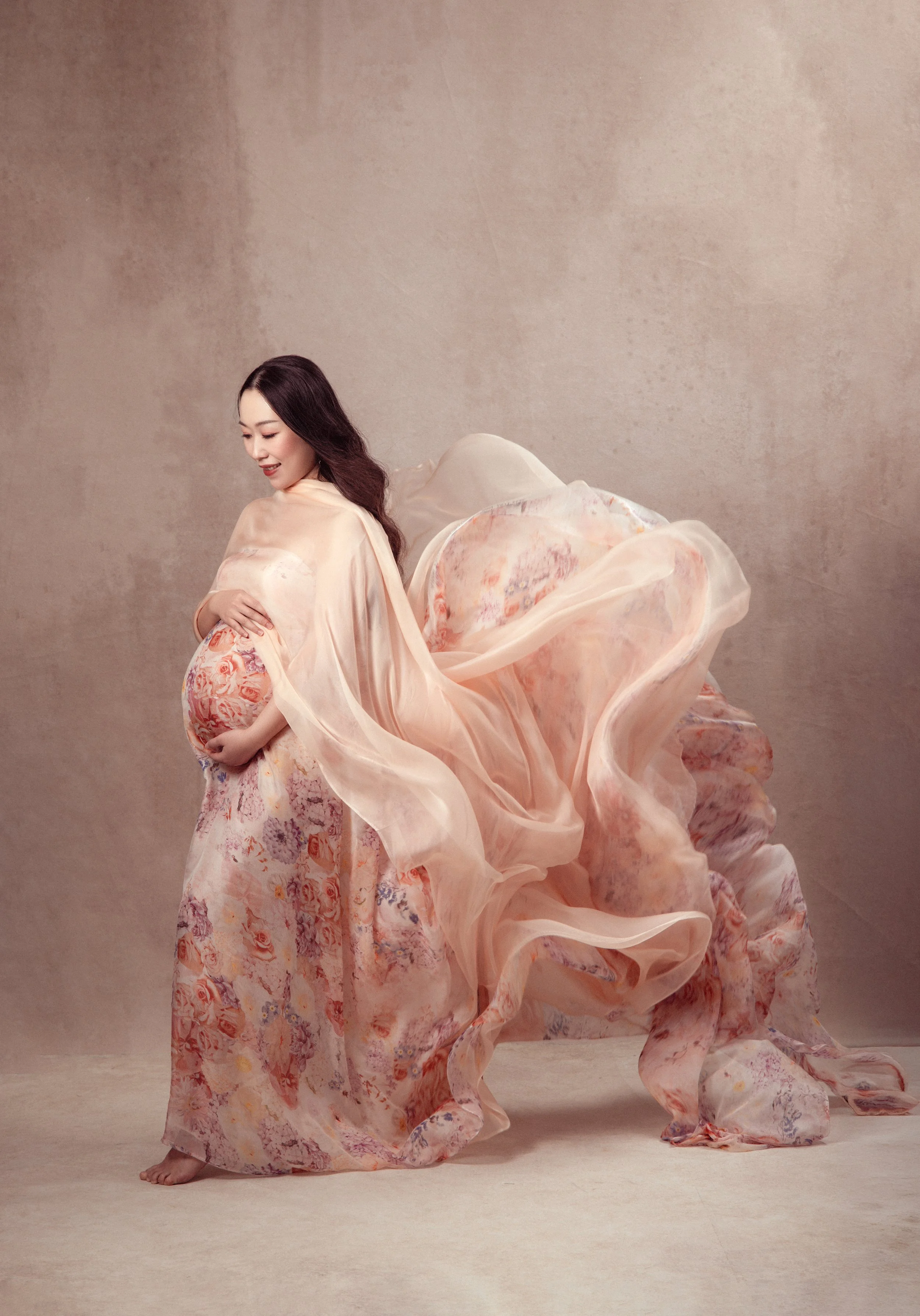 Dallas-dfw-mckinney-plano-allen-texas-fine-art-pregnancy-maternity-boudoir-studio-photographer-dress-styling-outfit-look-expecting-mom-to-be-28-weeks-pregnant-dallas-moms-studio-photography