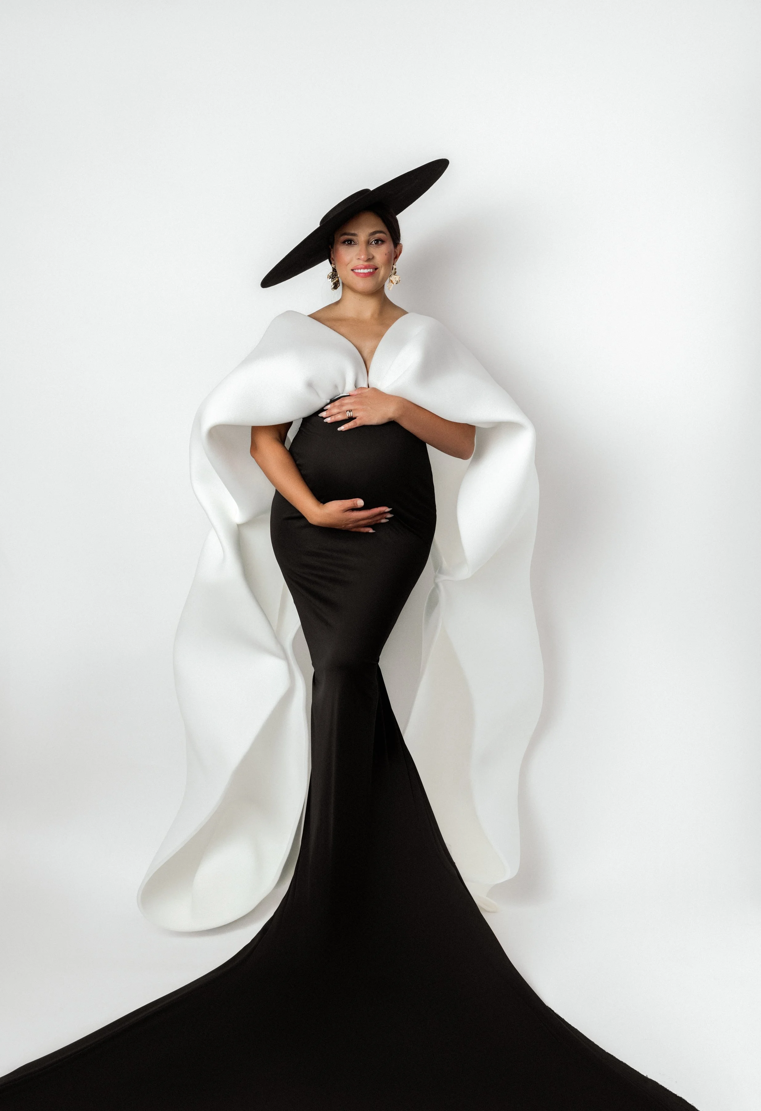 Dallas-dfw-mckinney-plano-allen-texas-fine-art-pregnancy-maternity-boudoir-studio-photographer-dress-styling-outfit-look-expecting-mom-to-be-28-weeks-pregnant-dallas-moms-studio-photography