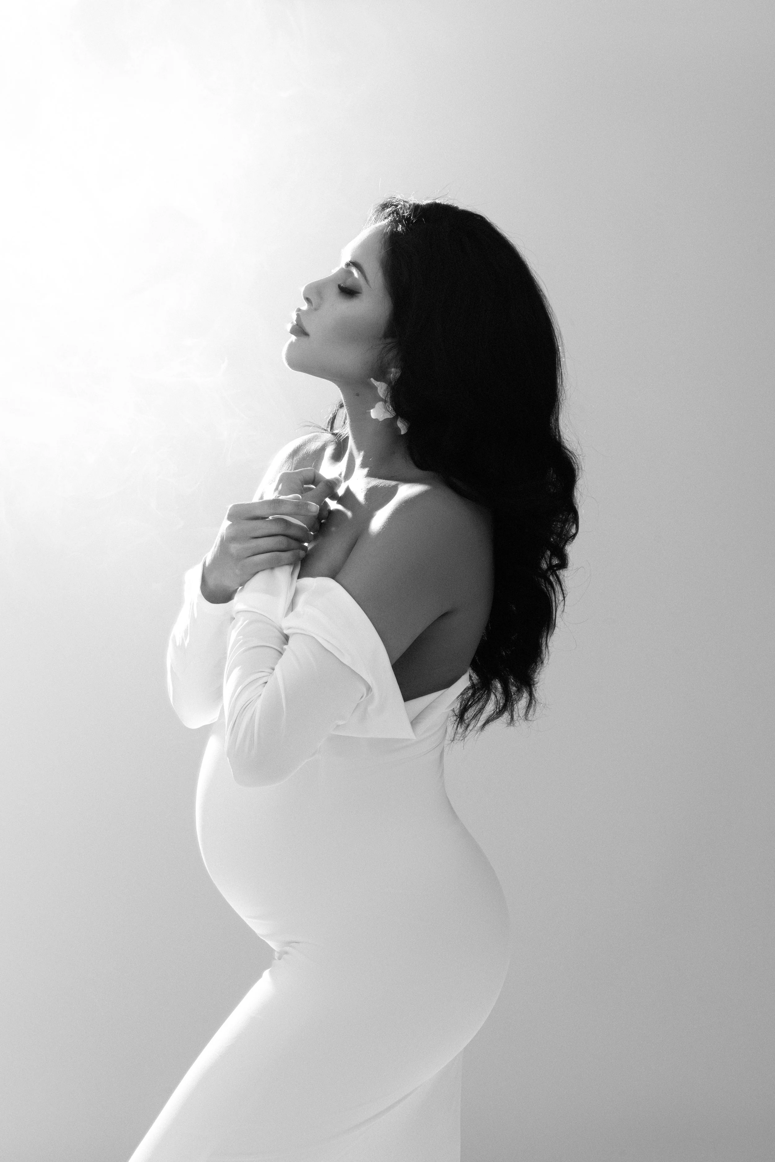Dallas-dfw-mckinney-plano-allen-texas-fine-art-pregnancy-maternity-boudoir-studio-photographer-dress-styling-outfit-look-expecting-mom-to-be-28-weeks-pregnant-dallas-moms-studio-photography