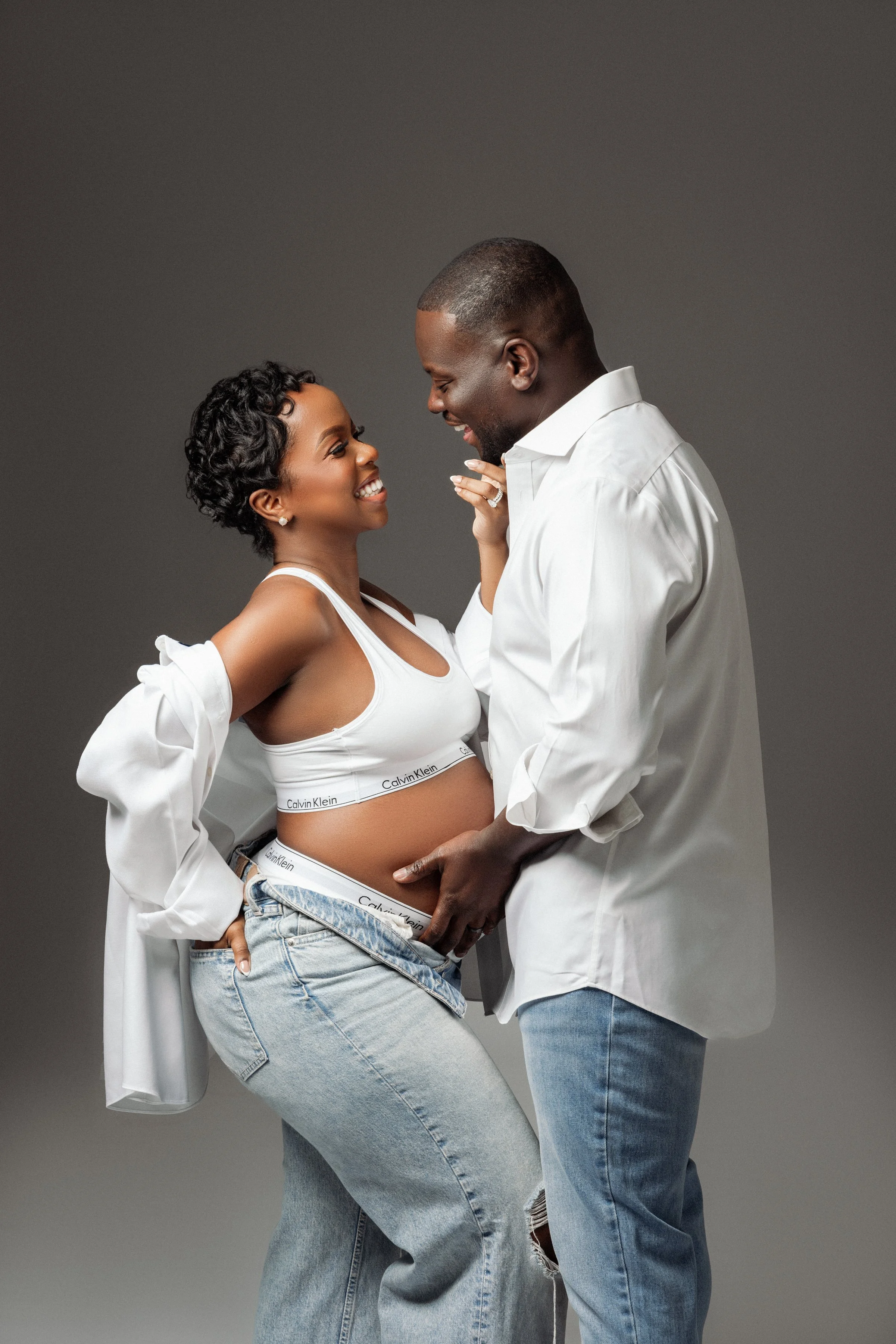 Dallas-dfw-mckinney-plano-allen-texas-fine-art-pregnancy-maternity-boudoir-studio-photographer-dress-styling-outfit-look-expecting-mom-to-be-28-weeks-pregnant-dallas-moms-studio-photography