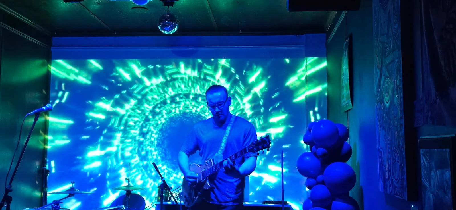Live Music: Brandon Peckman