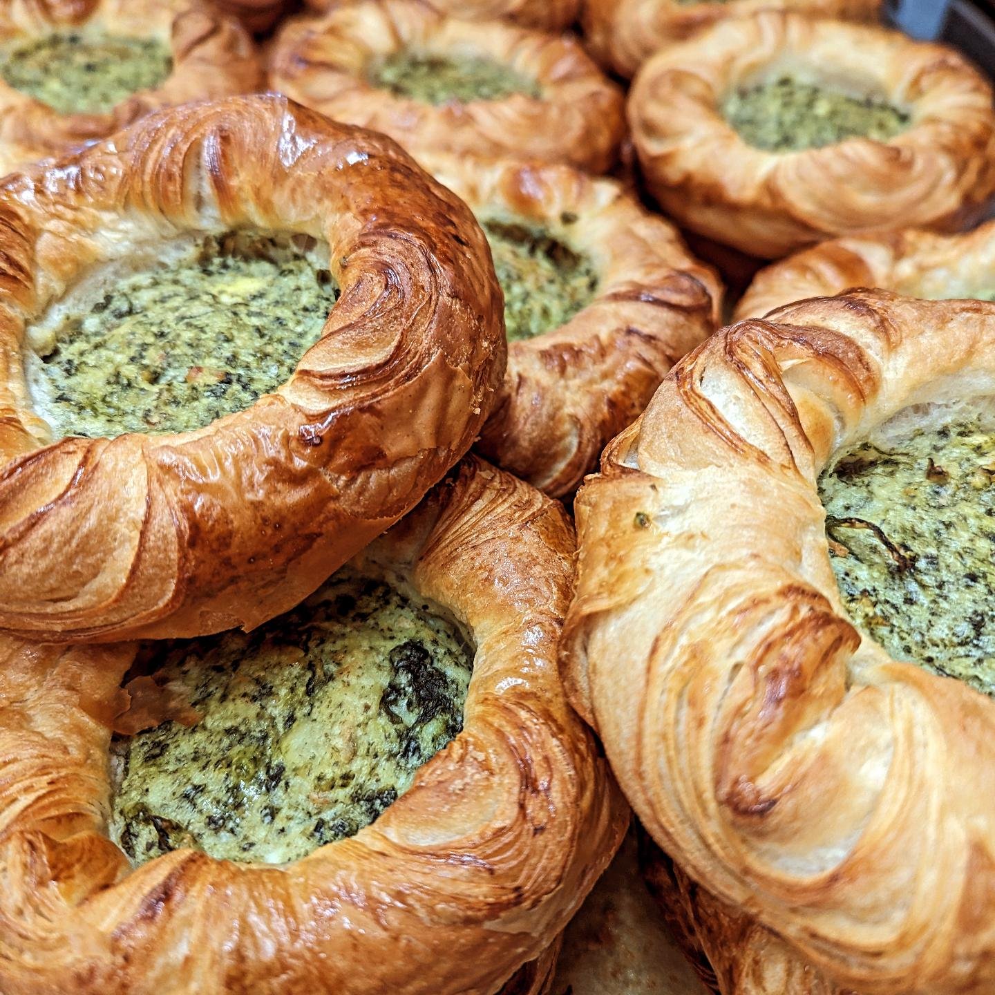 Spinach Pesto Danish
.
.
.
.
.
#viennoiserie #treatyoself #bakery #baker #pastry #foodporn #yum #pastrychef #local #goodtimes #culvercity #losangeles #breakfast #yass #butter #pesto