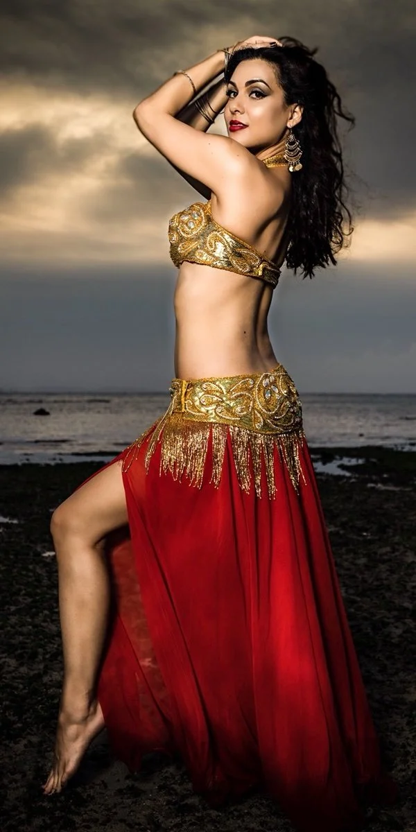  Aimée Machiels 
BELLY DANCE INSTRUCTOR BIO:
Aimée has traveled the world as a performer, instructor, adventurer, and forever student. Born and raised in Hawaii, she grew up dancing hula before discovering her passion for belly dance at 16 years old.