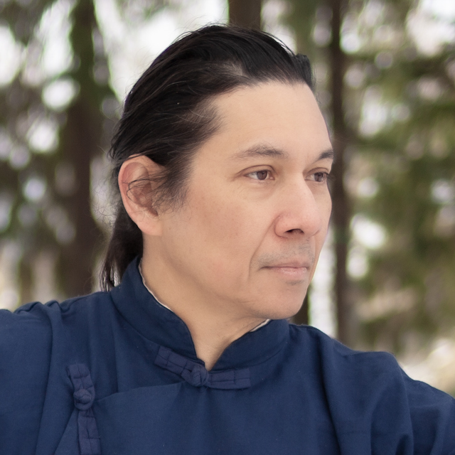 Hawaii raised, and Portland refined, Eric Arthur has 3 major passions: Tai chi, Tea, and Tango. His 26 years of experience in tai chi are the foundation of his life. When pouring tea or dancing tango, taiji principles dictate how he does things. Mo