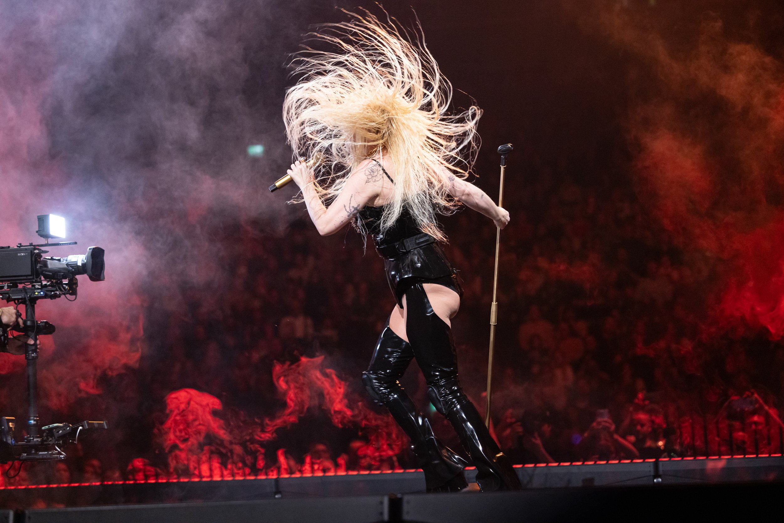 Artist Erika Vikman performs her song Ich Komme in the qualifiers to the Eurovision song contest 2025.

Comissioned by Helsingin Sanomat.