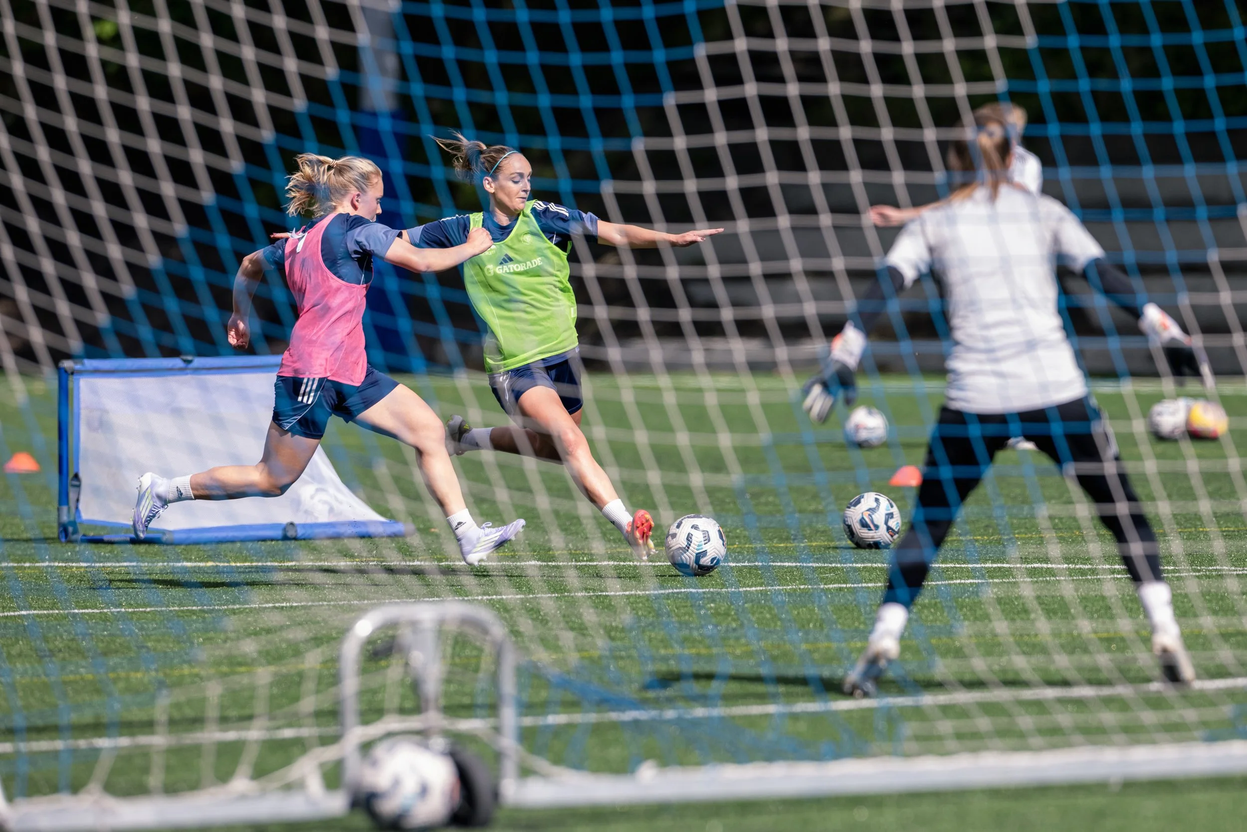 Footballer Nora Heroum during a practice game in Helsinki.

Helsingin Sanomat.