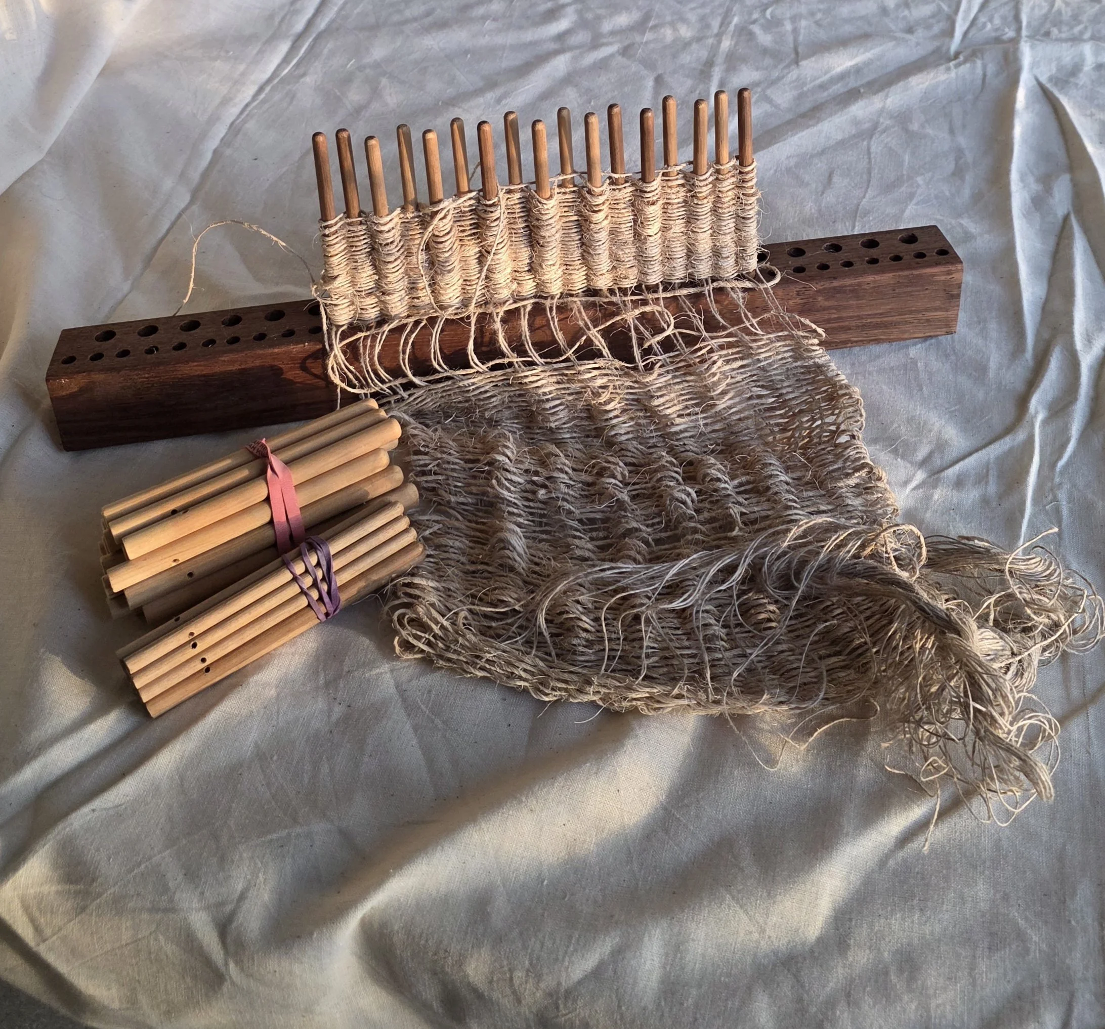 Peg loom