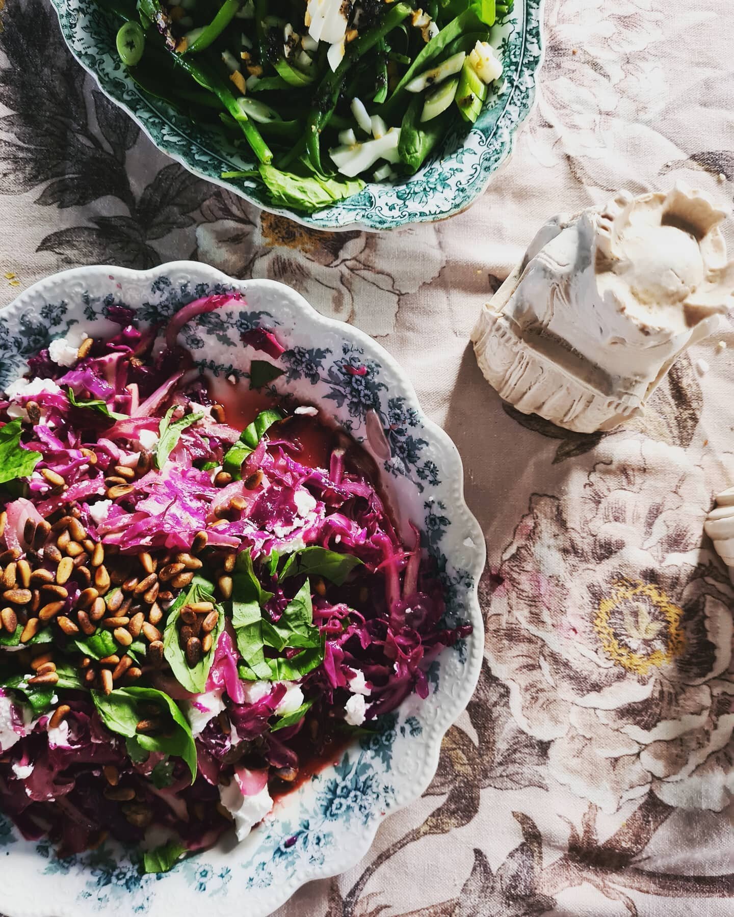 Lunch was warm Red Cabbage with capers, basil and pine nuts. And a Fine Bean Salad with Black Sesame Dressing, spring onion and egg. Just right!