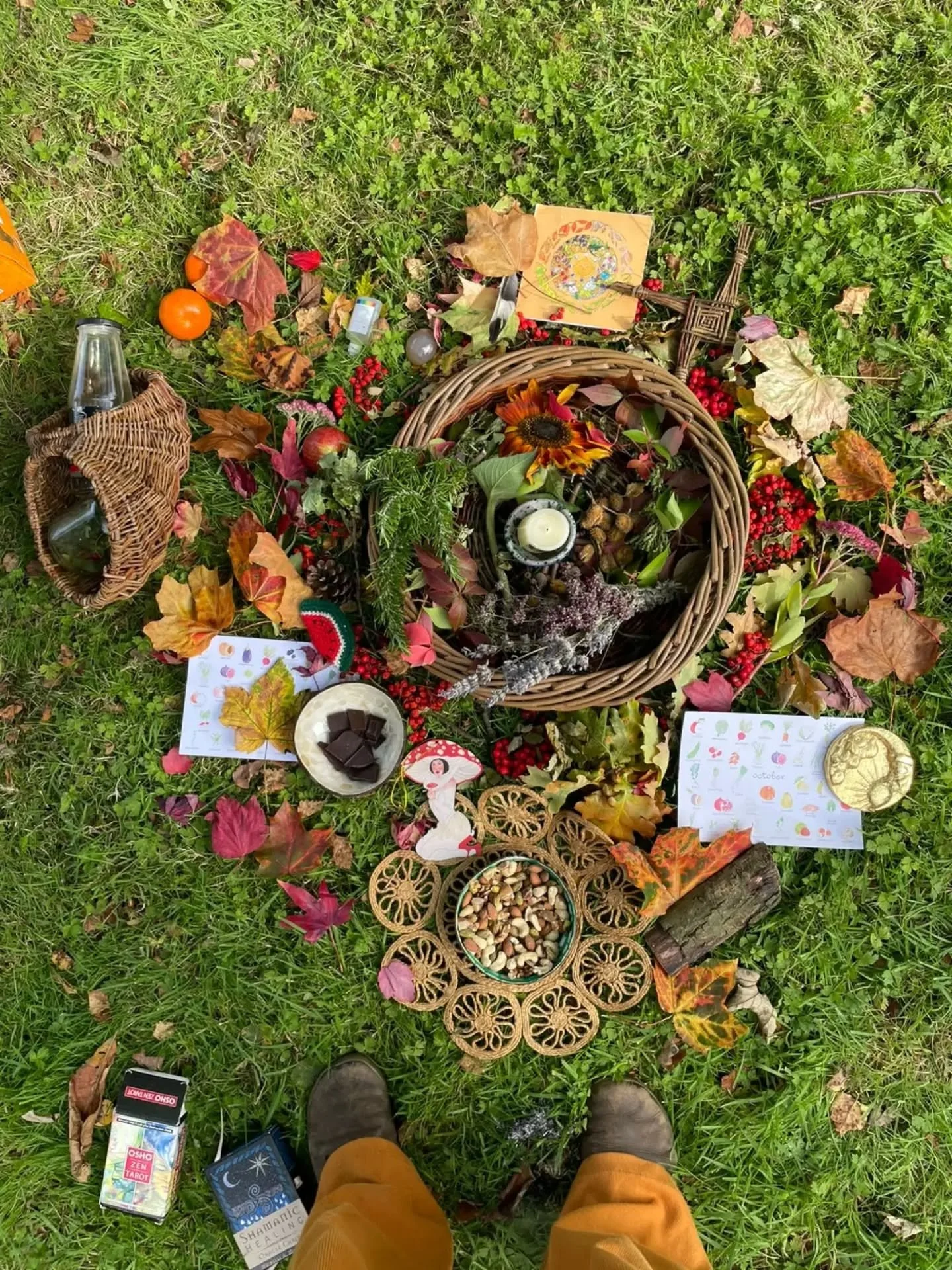 ✨ SEPTEMBER GLIMMERS ✨

(A little late - whoopsie!)
Mostly a lil late because we were busy bees hosting Trauma-Informed Yoga Teacher Training and enjoying the transitions to a softer autumn pace!

This month we had birthday celebrations for @maggiemc