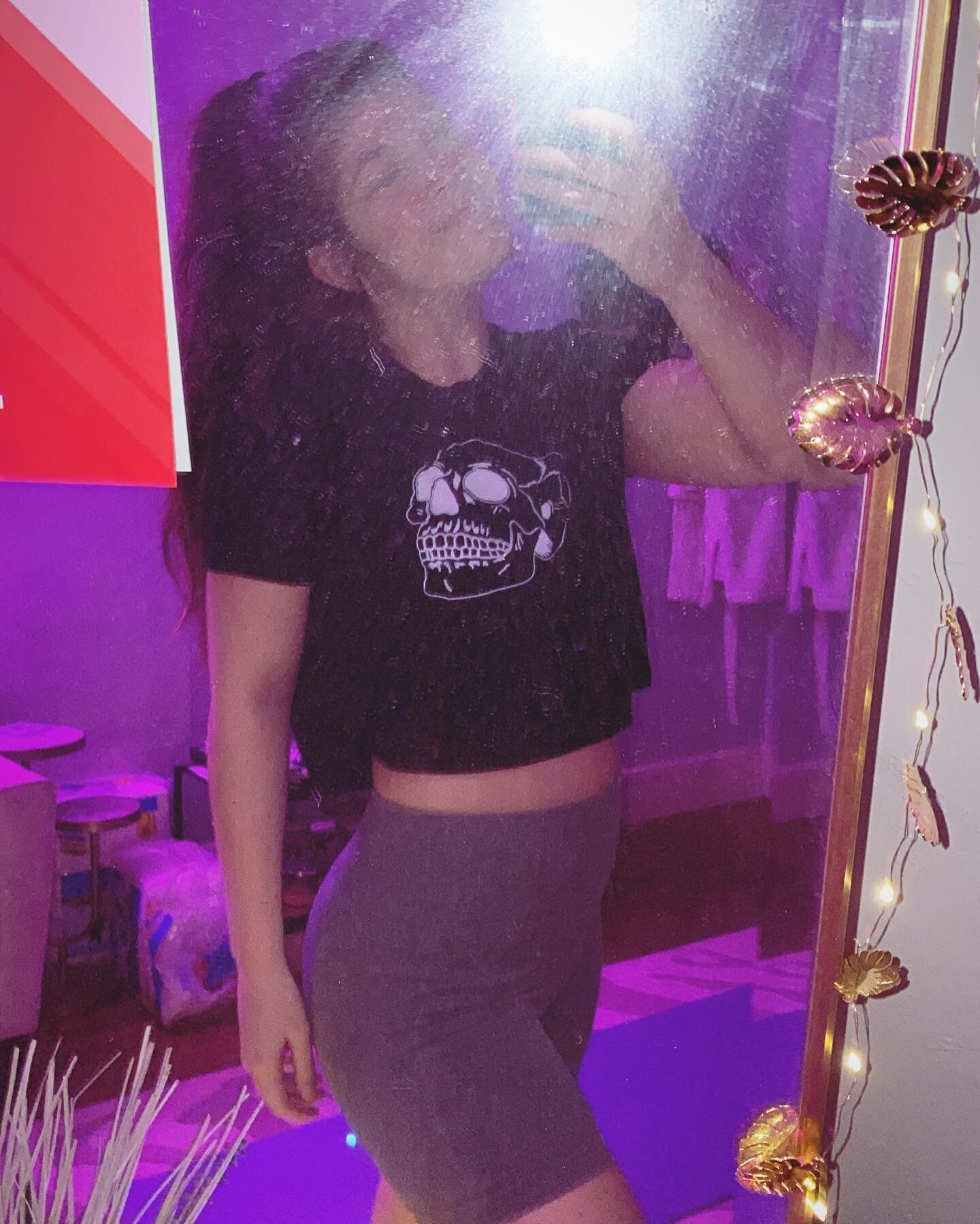 Absolute queen @a.gaspar21 slayinngggggggg our NEW DESIGN 😍💀🖤🔥🔥🔥🔥

There is nothing better than seeing our lovely humans smash a workout like a boss...in OUR CROPS 🖤🖤🖤

Visit LovelyBonesPT.com to shop now 💀

#rocklovelybones