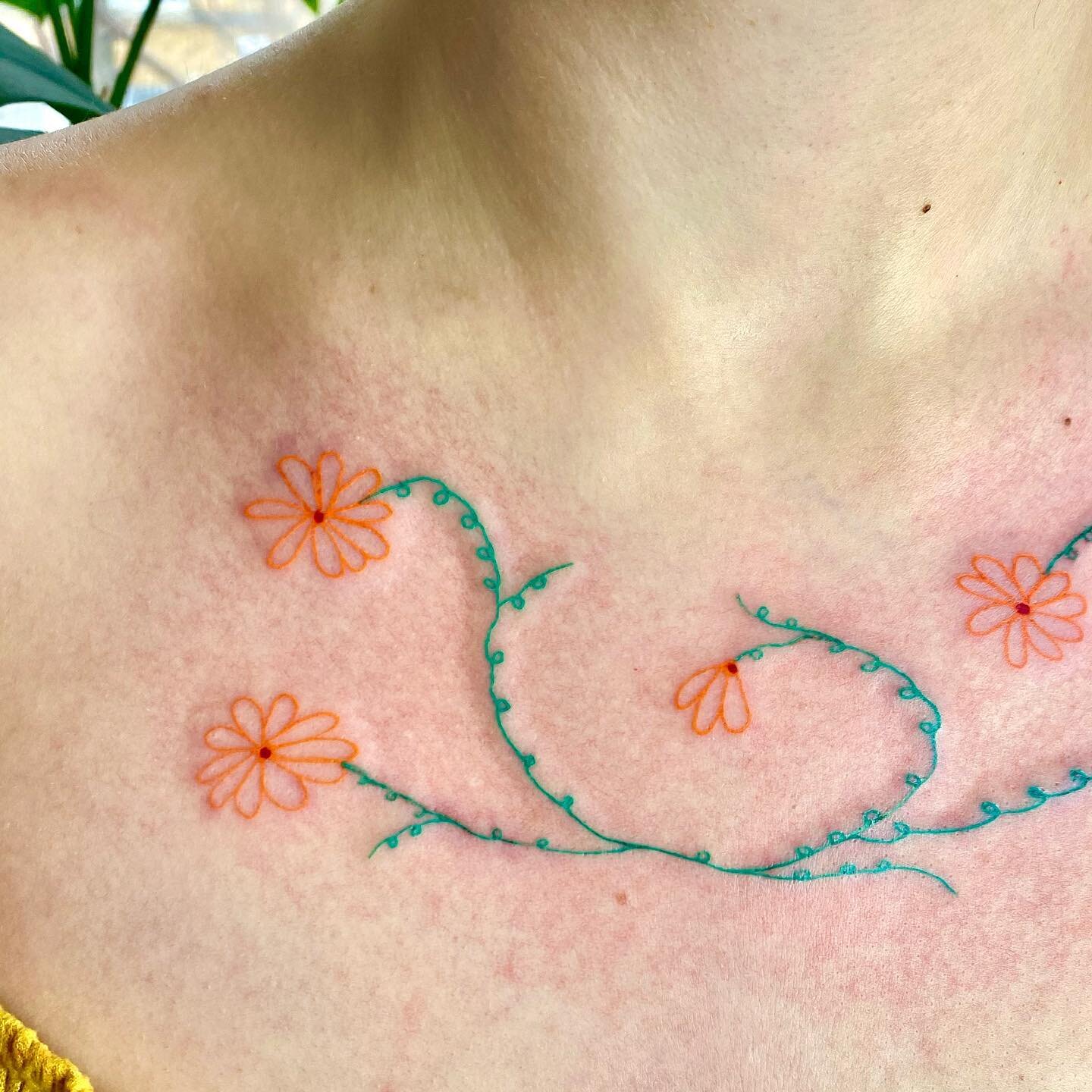 🌼 Grateful with the beginning of this drawn on floral chest piece for Aubrey. Thank you for your trust, I&rsquo;m thrilled with how this piece turned out. 🌼
~
~
~
~
~
~
#ttt #qttr #contemporarytattoo #tttism #dsrupttt #chicagotattooartist #chicago 