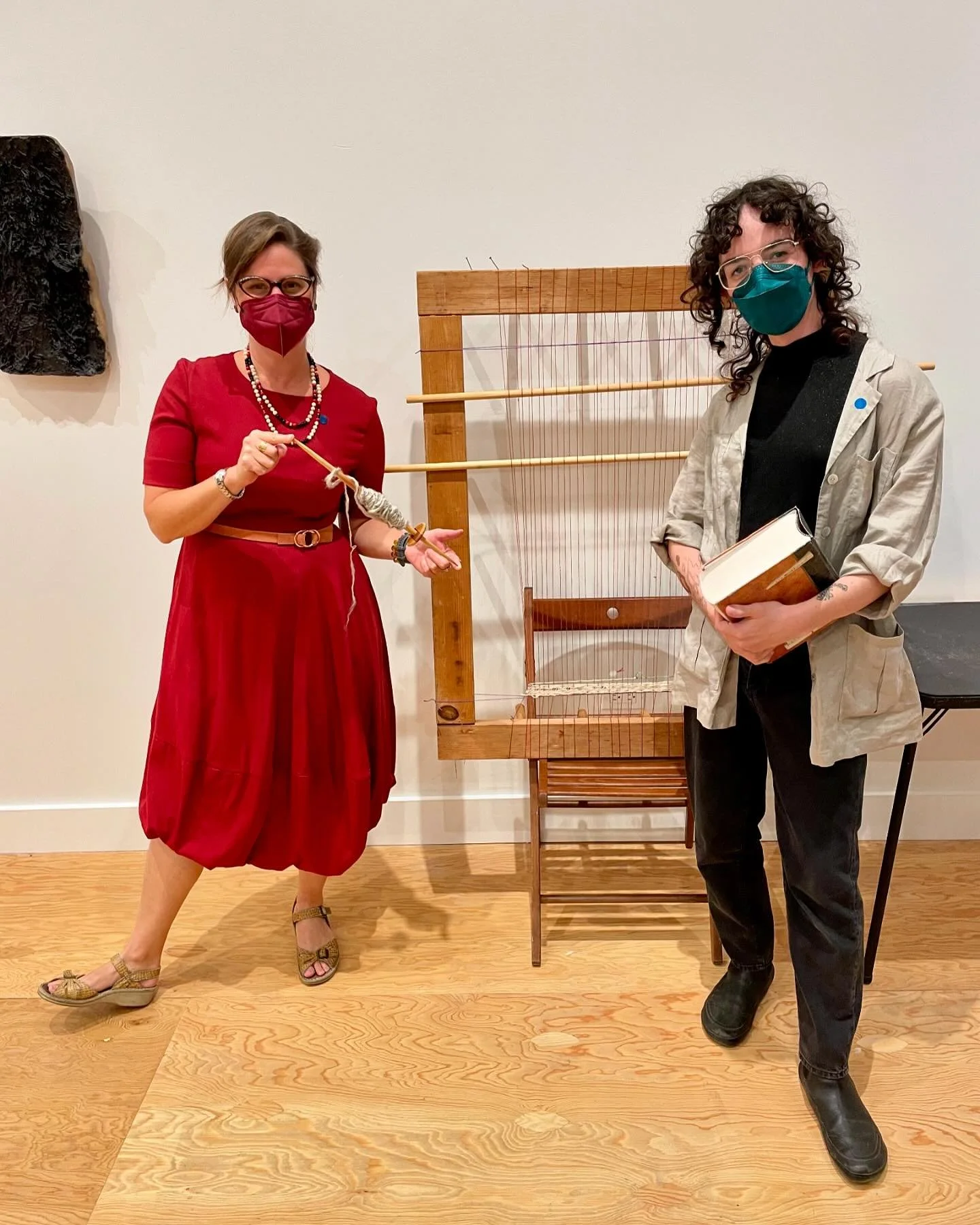 🧶Some highlights from our workshop last month, Touching a Talis Textile. 
So much gratitude to @ali_awad98 from the village of Tuba for gifting us the wool in slide 3, to @acreresidency for hosting, to our talented facilitators @ask.the.annie and R