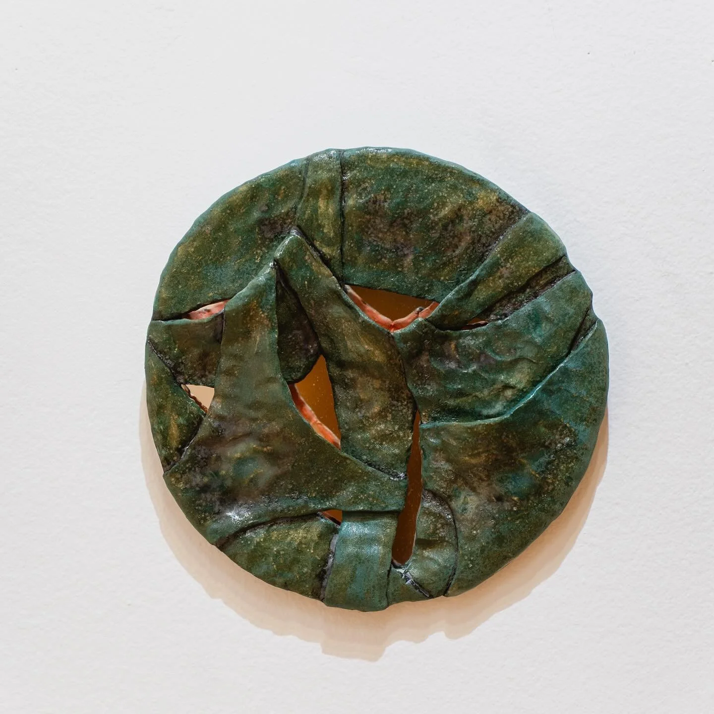 Tonight we are highlighting the work of our artist fellow Grace Gittelman and their beautiful ceramic mirror works.
“The Dybbuk in the Mirror” by Grace Gittelman and Eleanor Goeglein Frick at Buddy, Chicago Cultural Center, is on view un