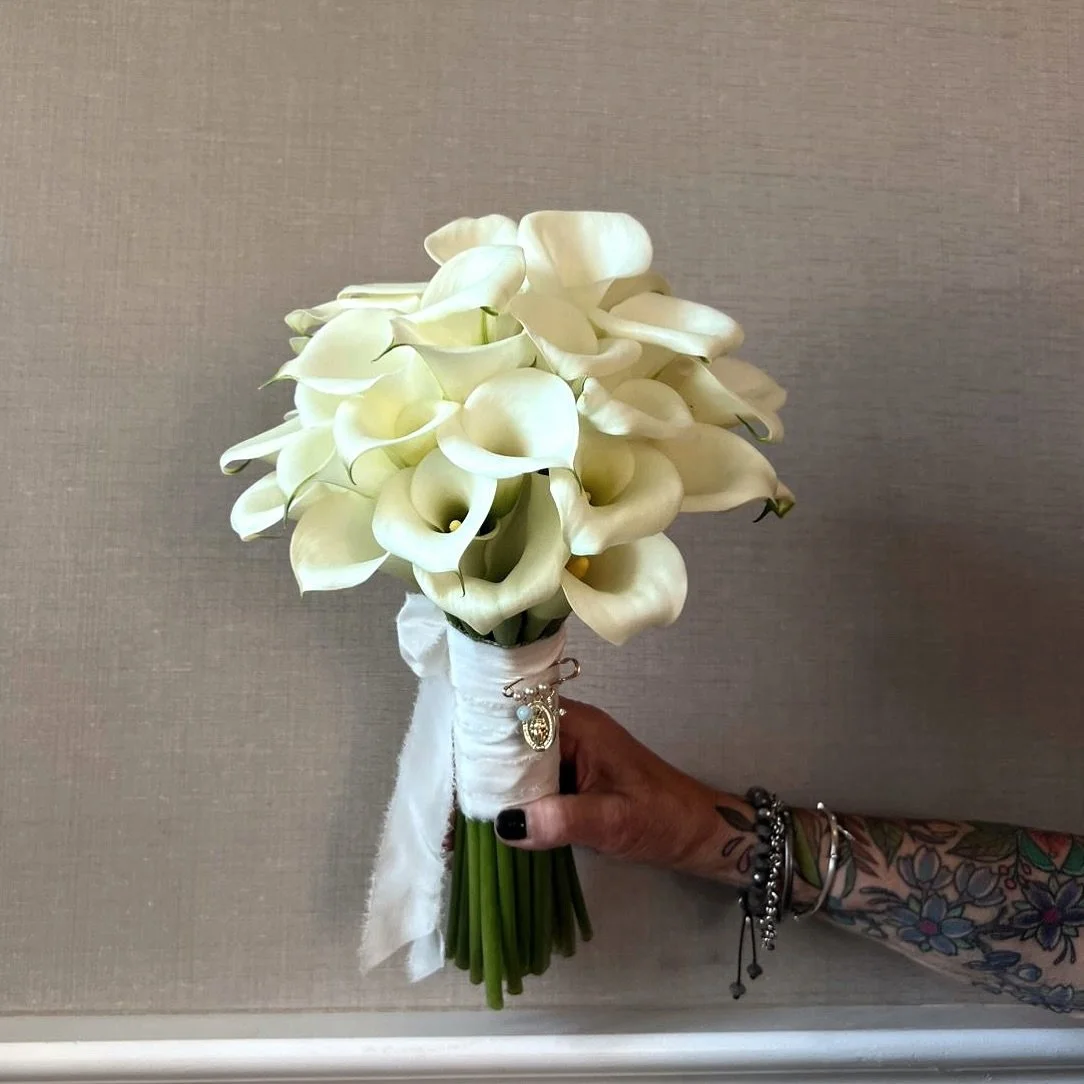 Add a personal item to your bouquet! We can include your charms, pins, brooches, and more into your beautiful arrangement 💗