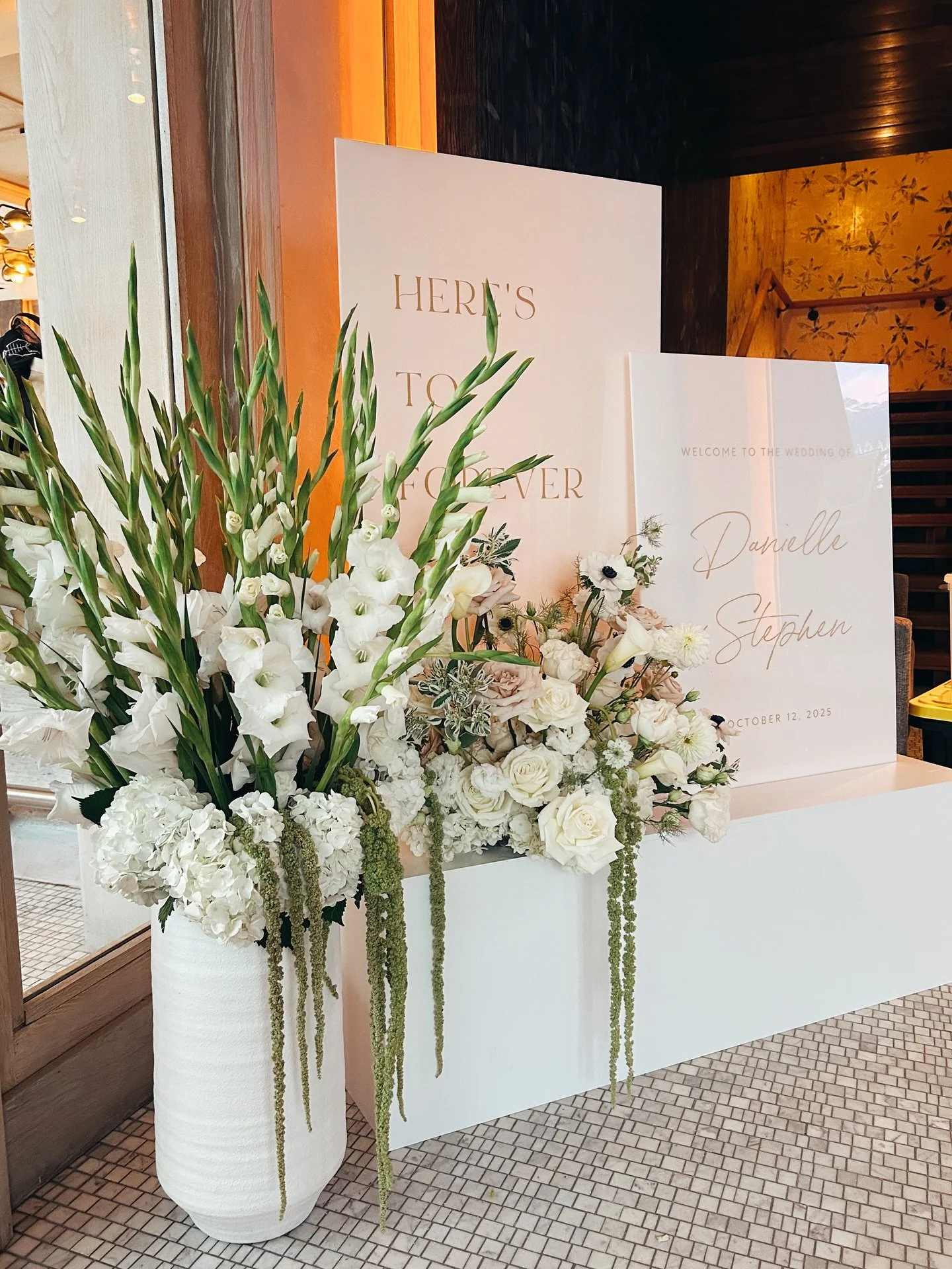 Here’s to forever love and beautiful floral arrangements! Congratulations Danielle and Stephen💍❤️💐