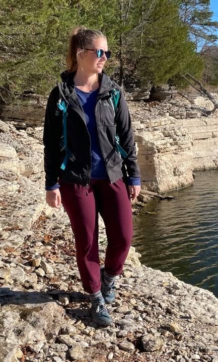 27 Trendy Women's Hiking Outfits