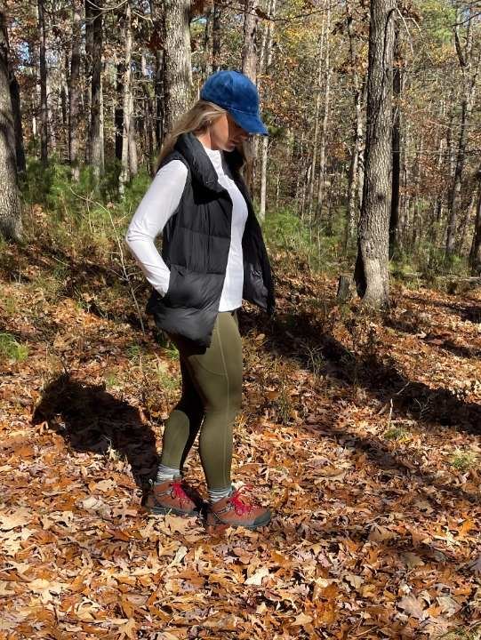 15 Cute Hiking Outfits To Wear On Nature Walks  Hiking outfit women, Cute  hiking outfit, Summer hiking outfit