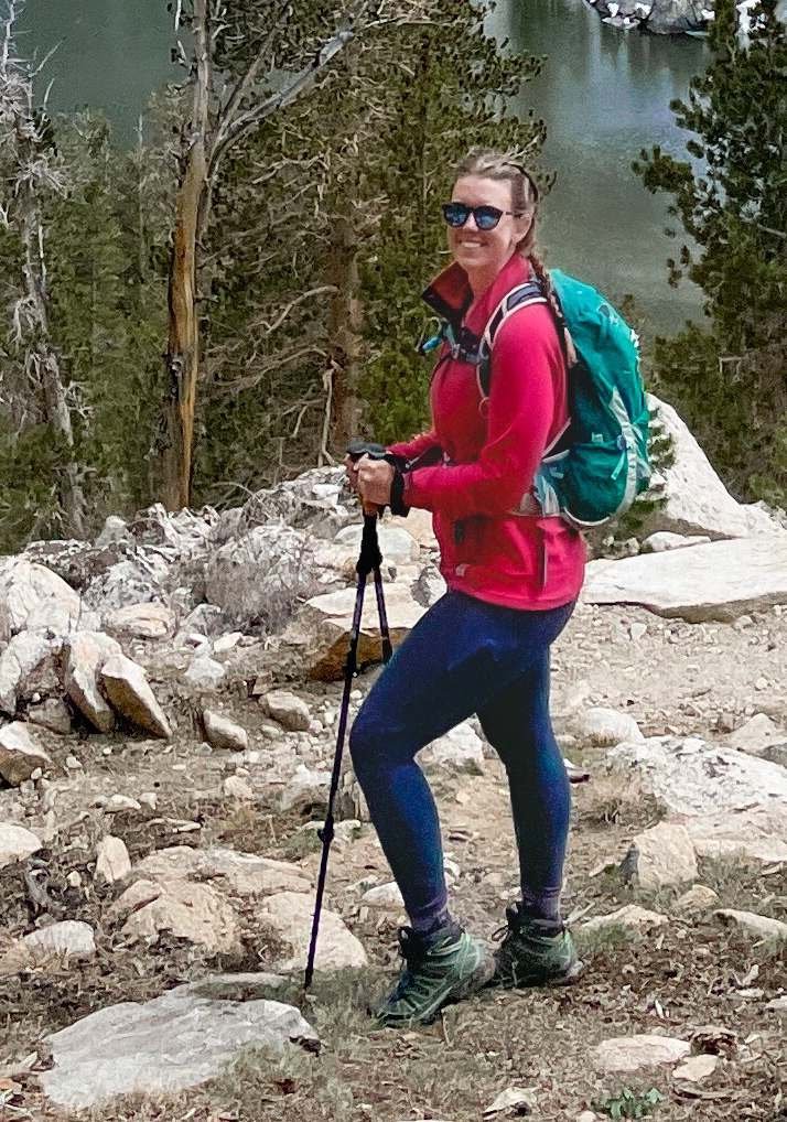 hiking outfits for women & day hiking gears to bring