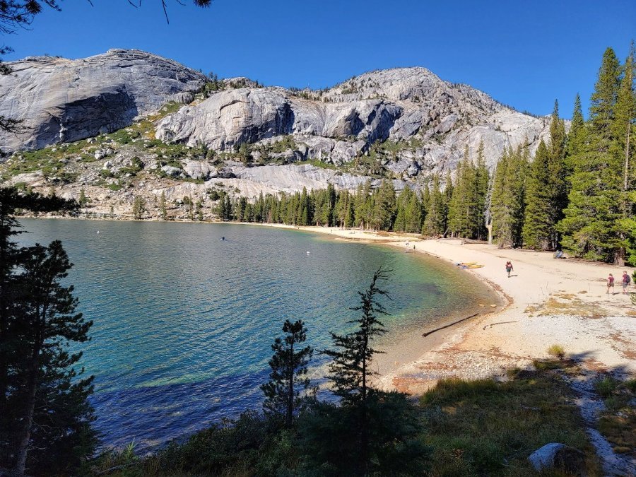   Tenaya Lake - Easy Hike in Yosemite National Park  