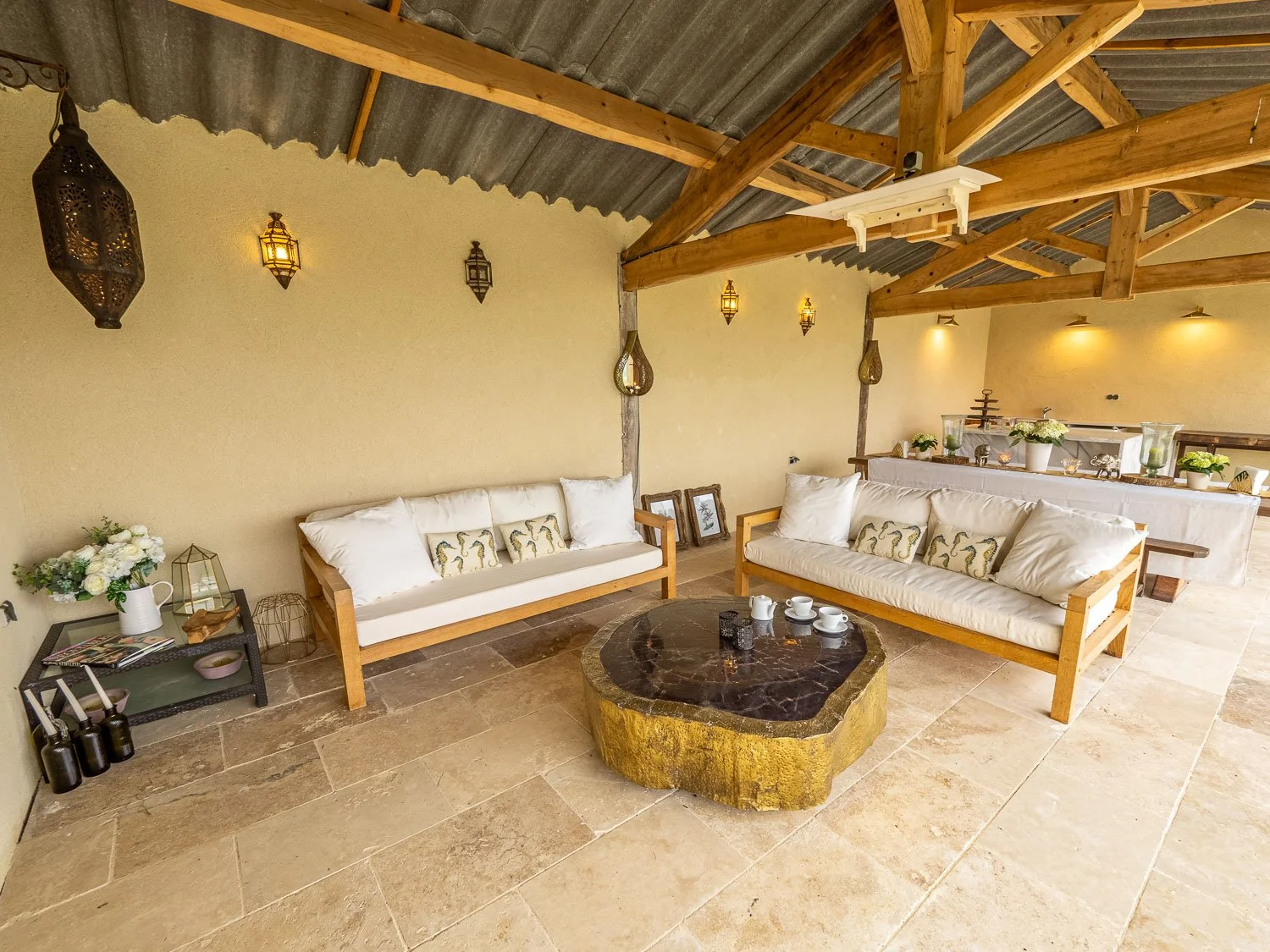 18. Outdoor Lounge.jpg