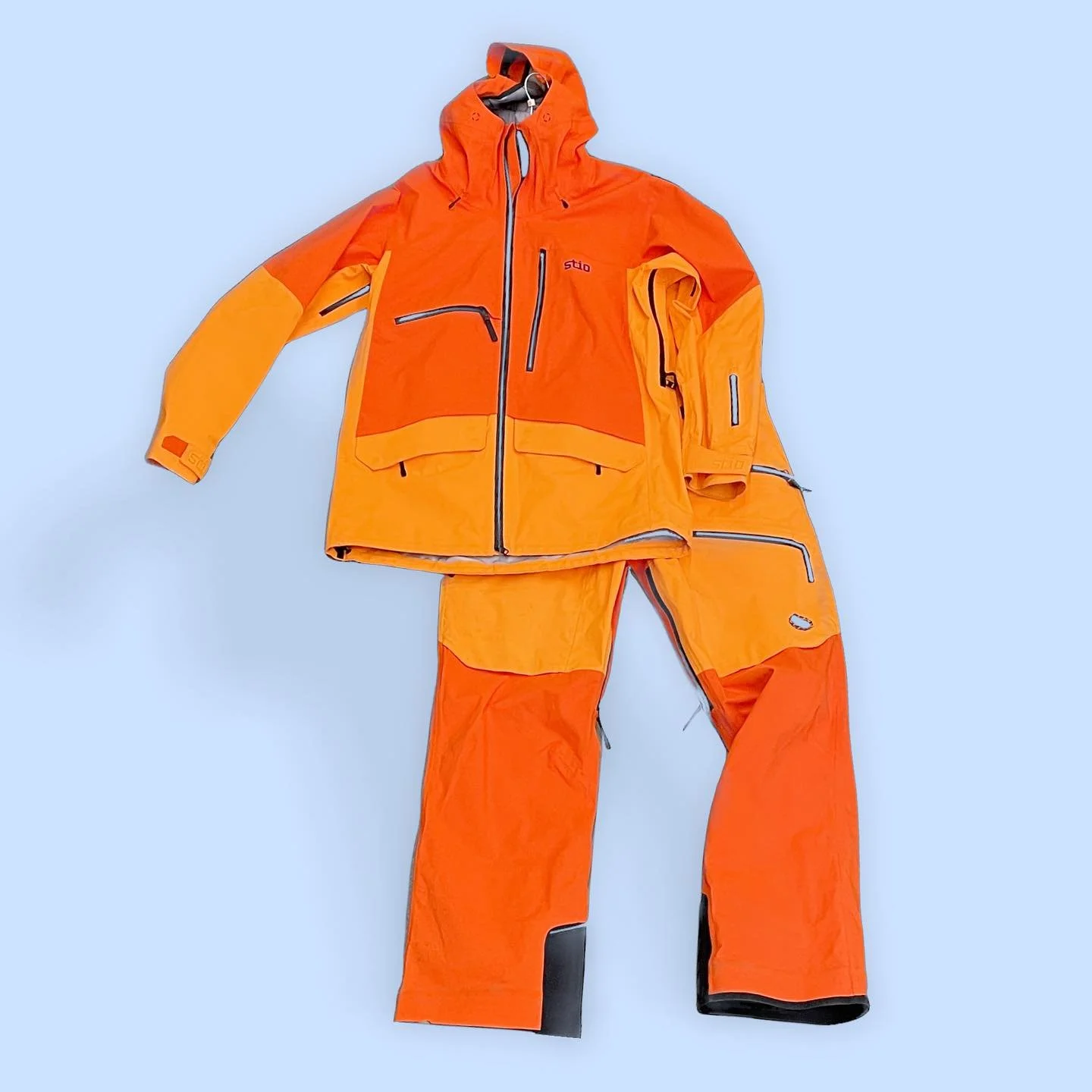 Stand out on the mountain this winter, or dress up as an orange for Halloween 🎃 

Stio Figment Bibs &amp; Jacket 
Size: Men&rsquo;s S

Bibs:
MSRP: $499
CC: $164

Jacket:
MSRP: $529
CC: $174